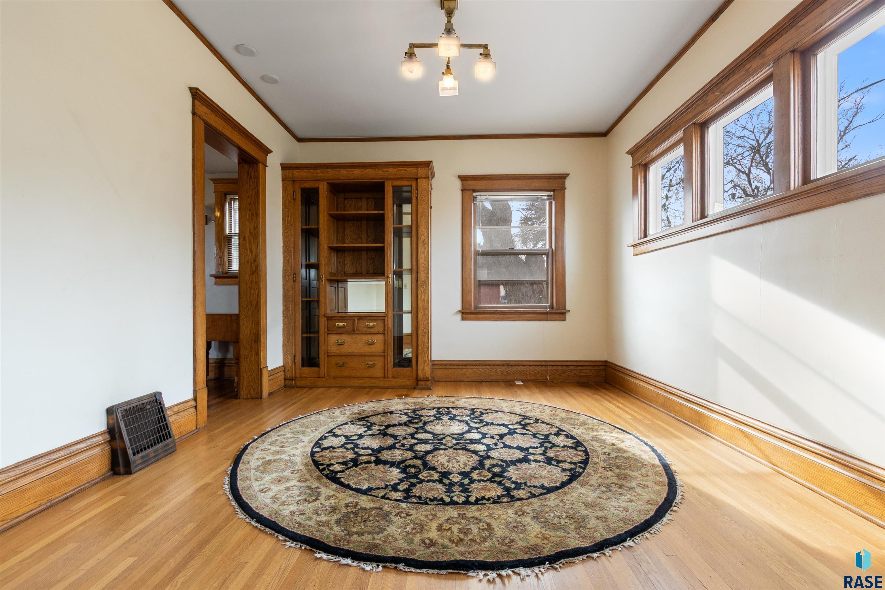 215 E 14th St