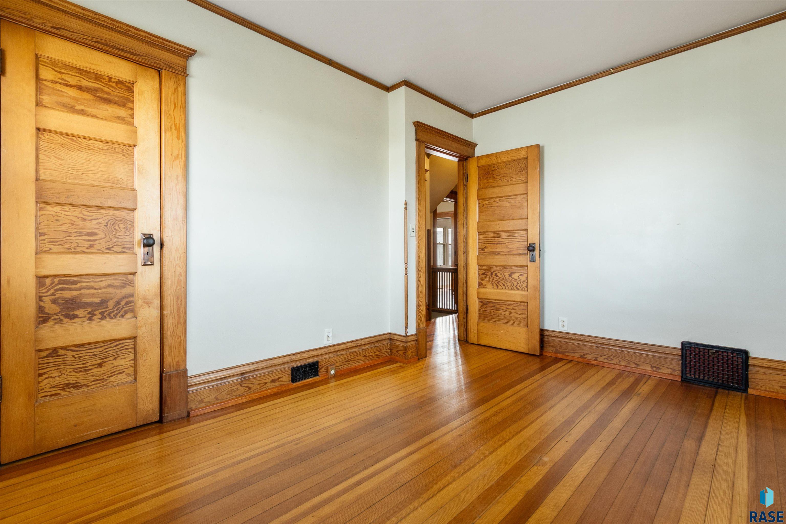 215 E 14th St