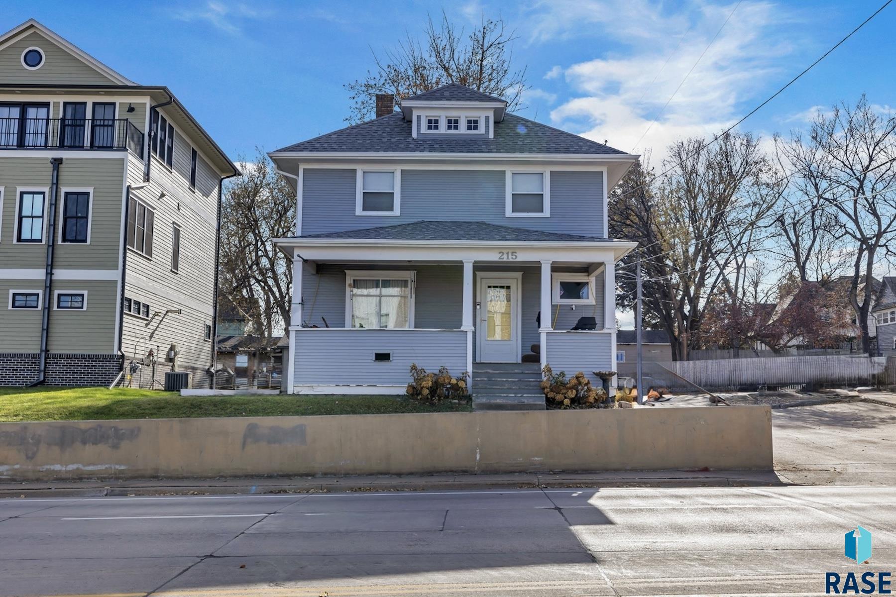 215 E 14th St
