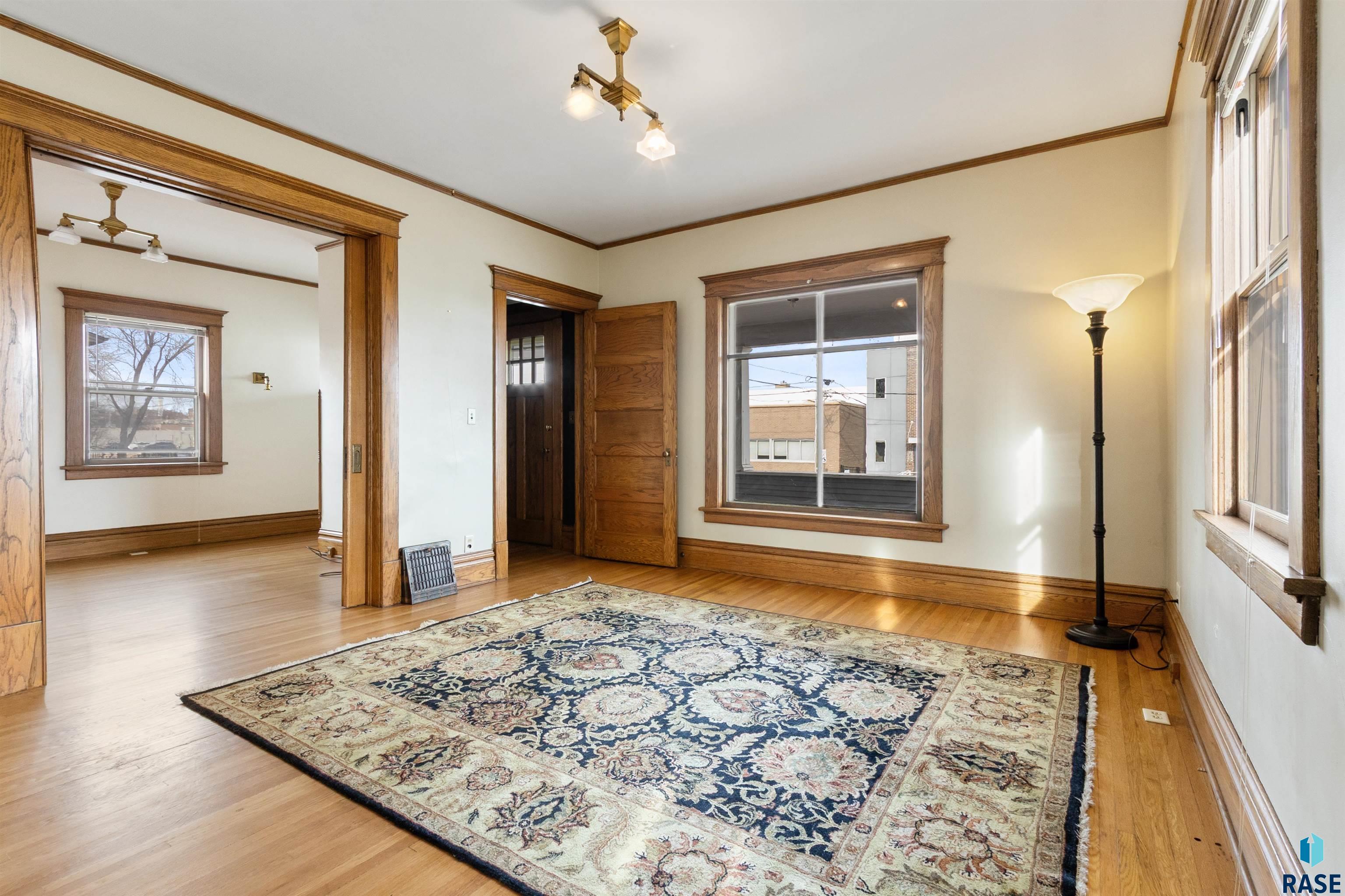 215 E 14th St