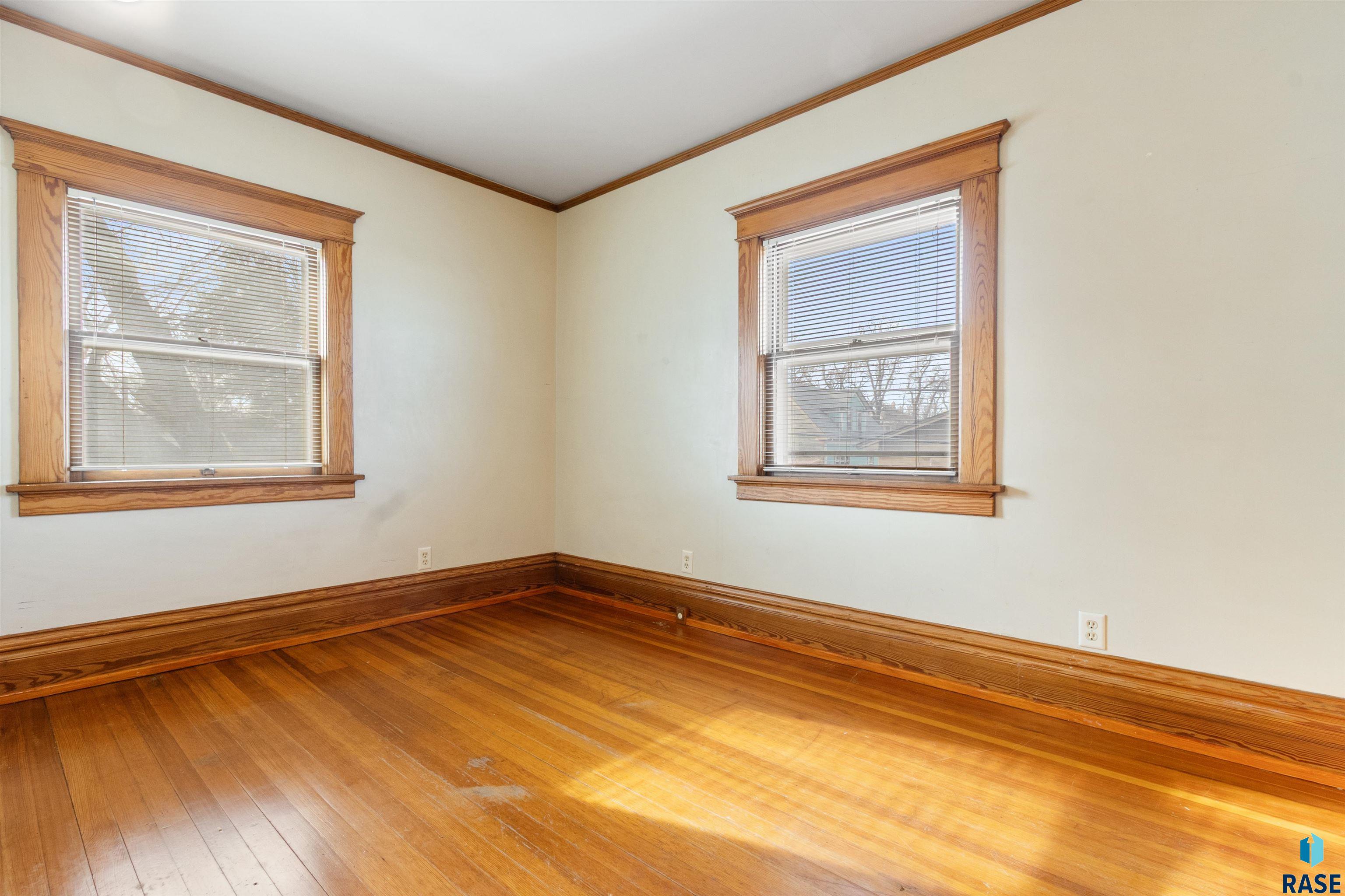 215 E 14th St