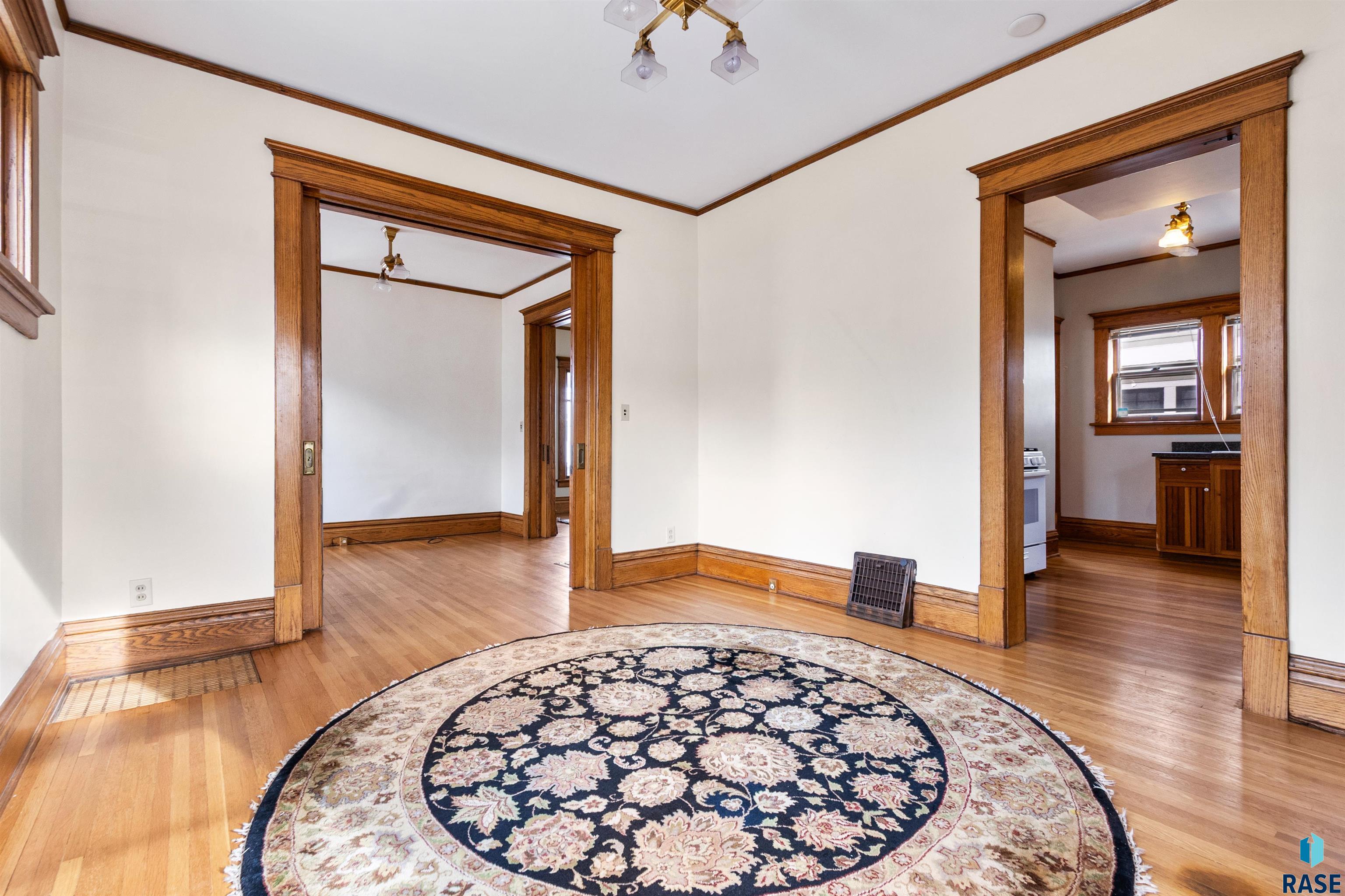 215 E 14th St