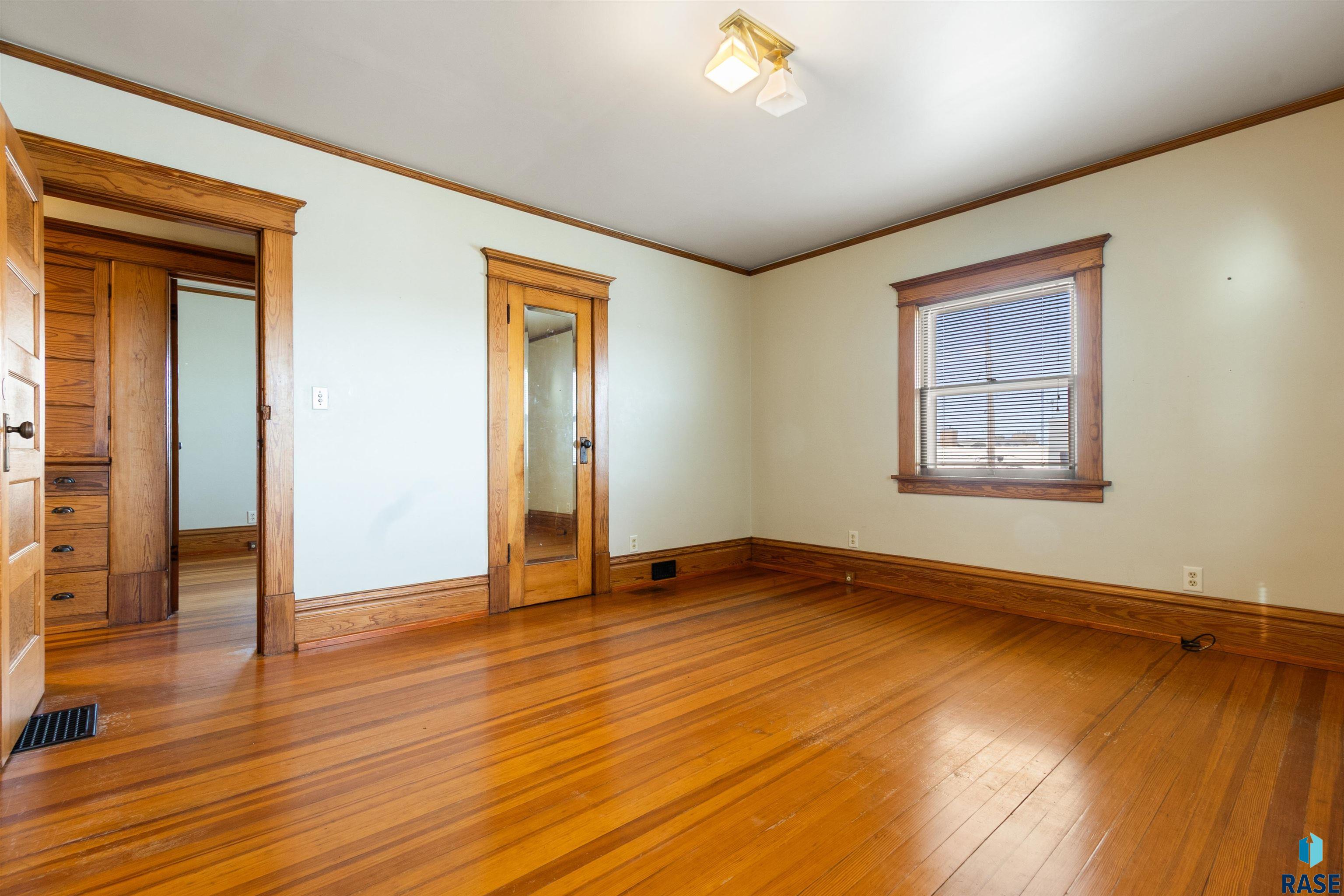 215 E 14th St