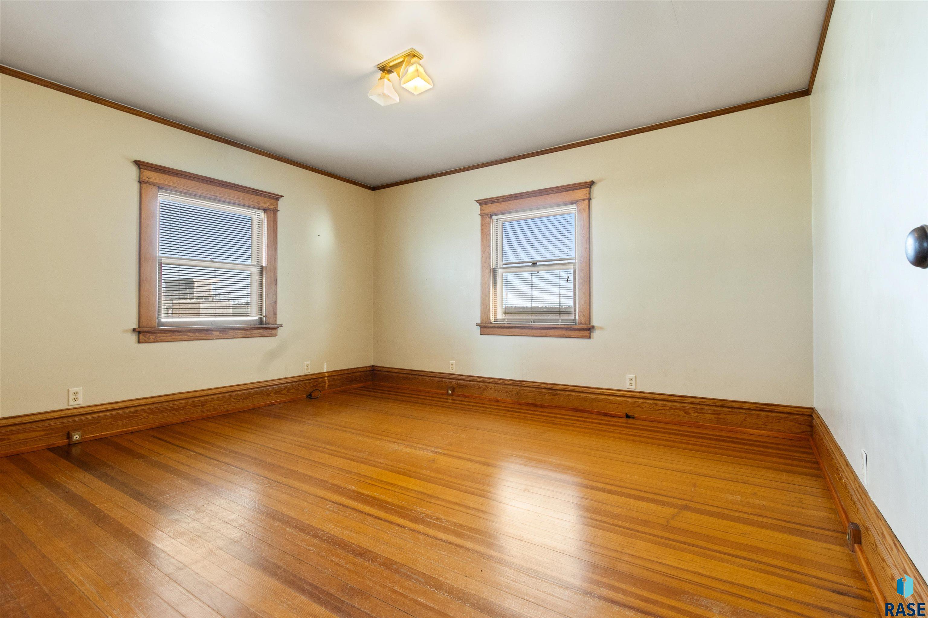 215 E 14th St