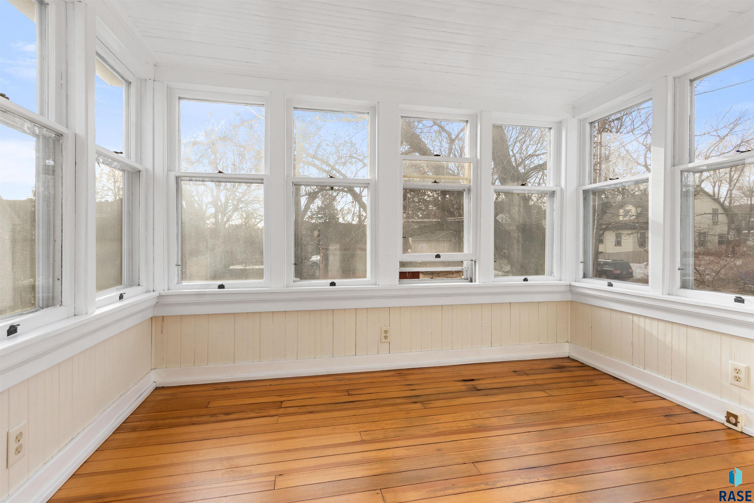 215 E 14th St