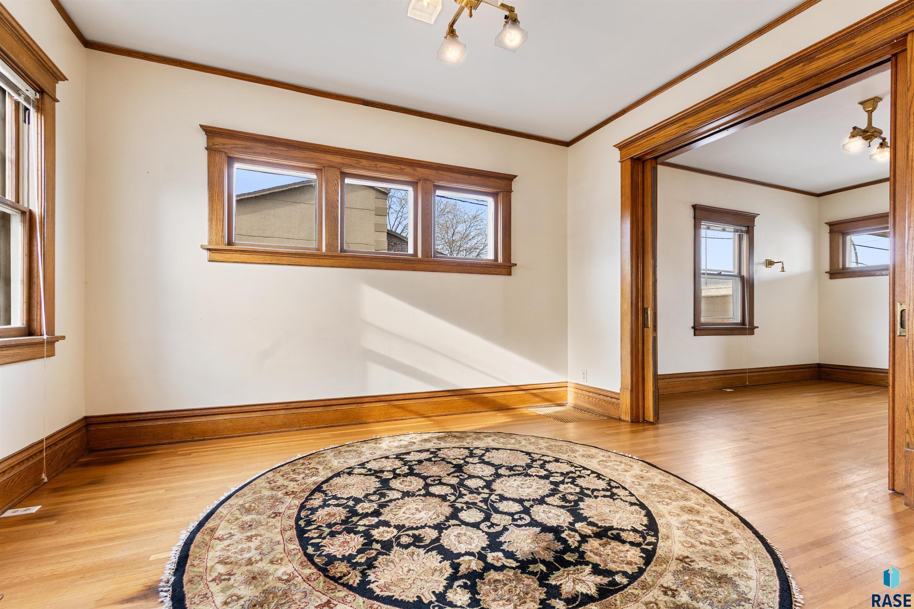 215 E 14th St