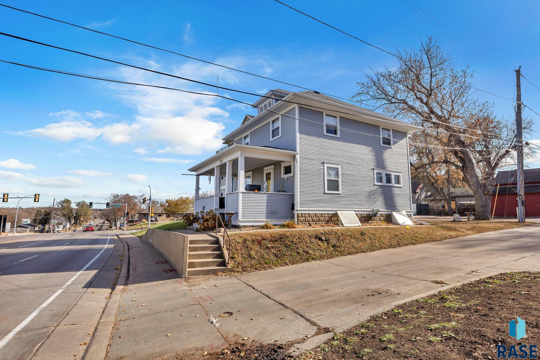 215 E 14th St