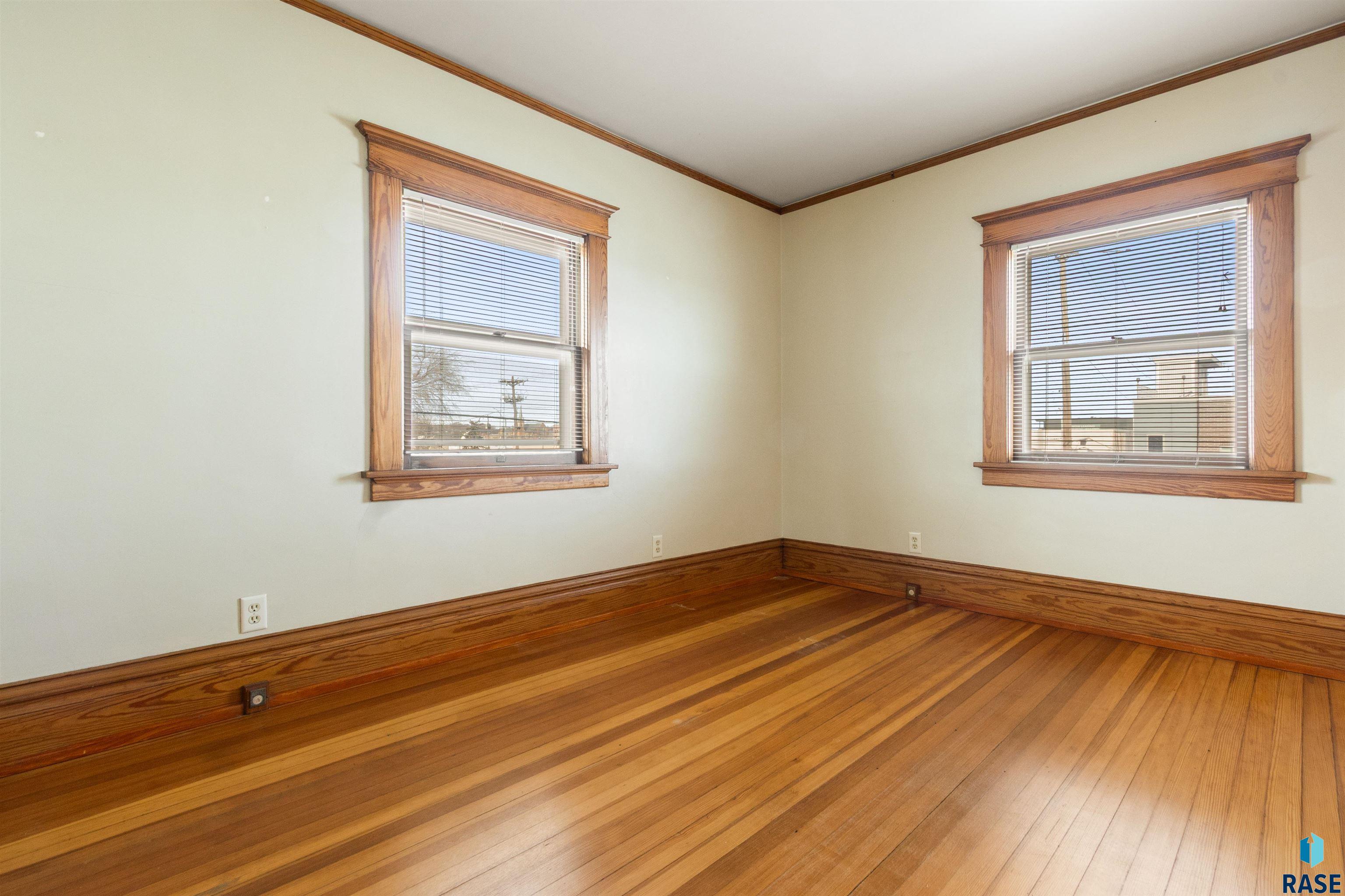 215 E 14th St