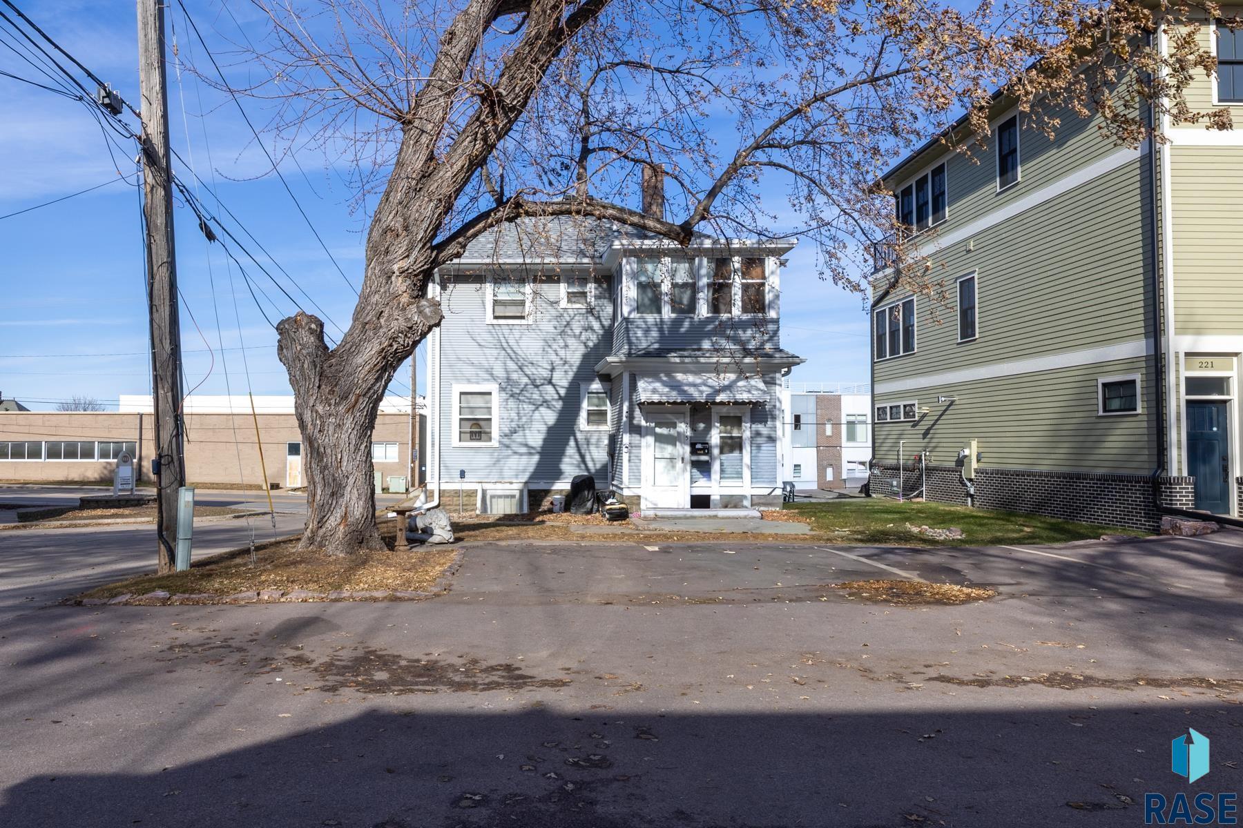 215 E 14th St
