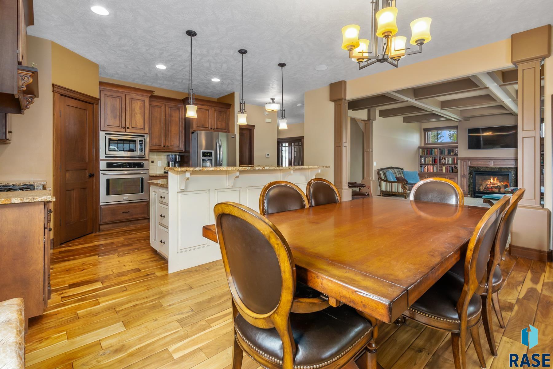 6813 E Limestone Cir