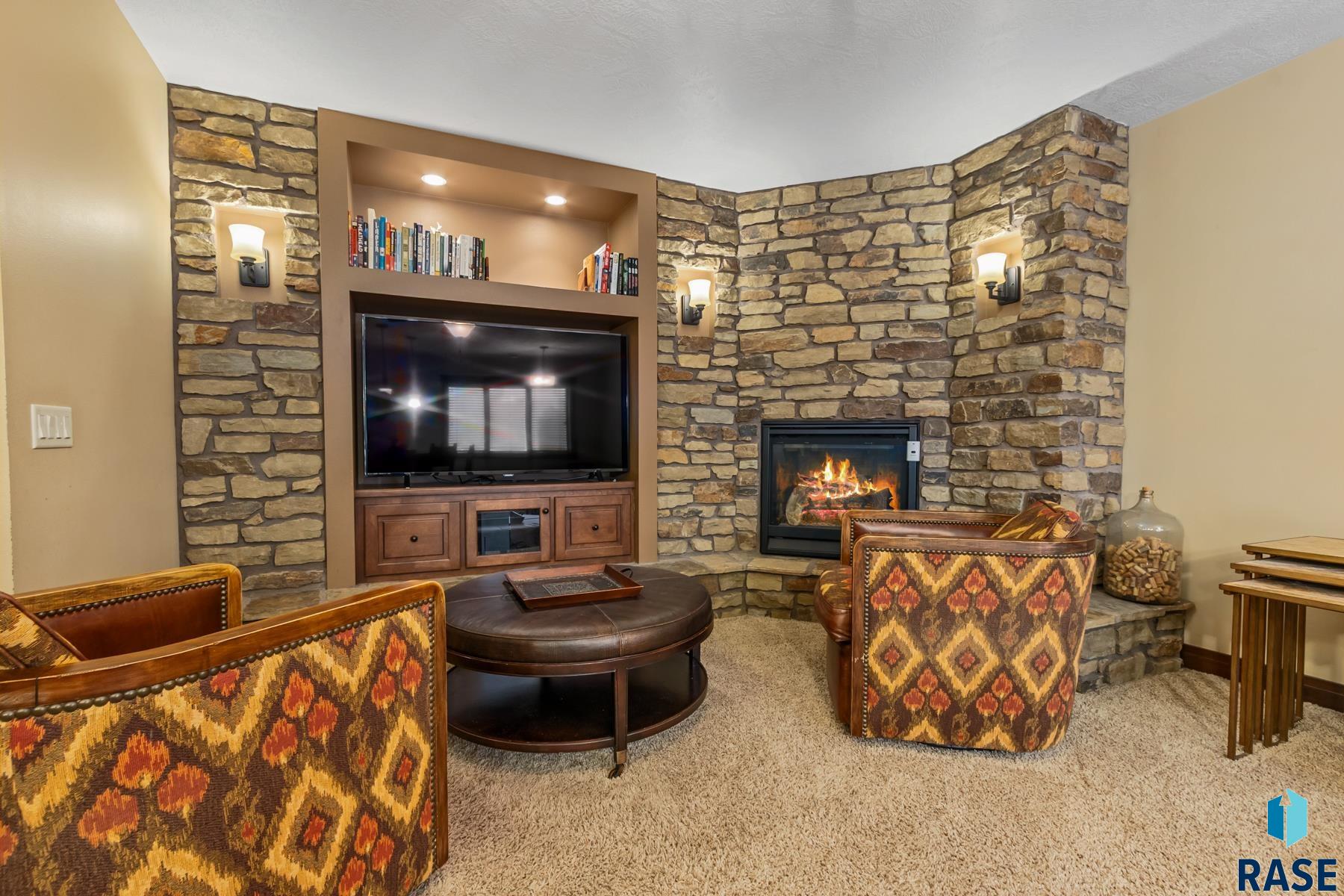 6813 E Limestone Cir