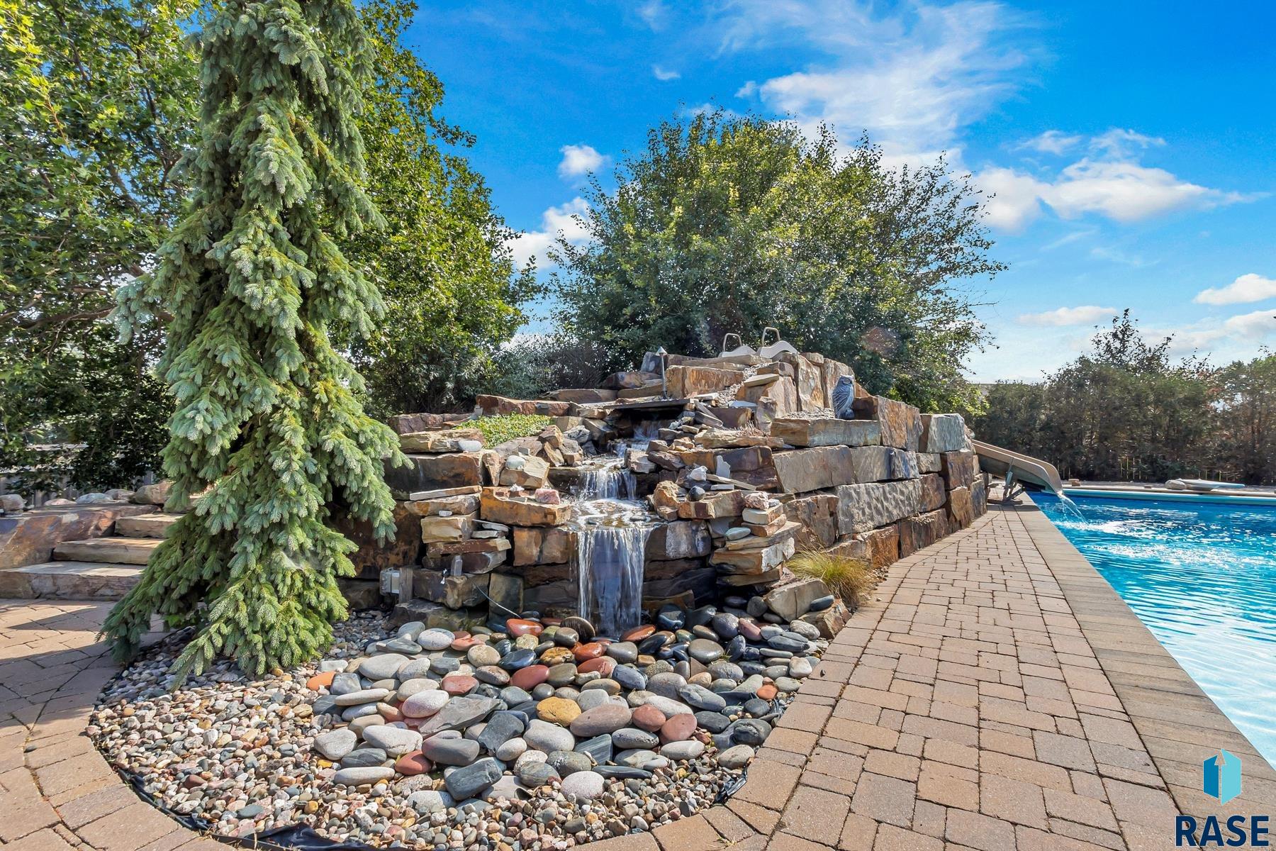 6813 E Limestone Cir