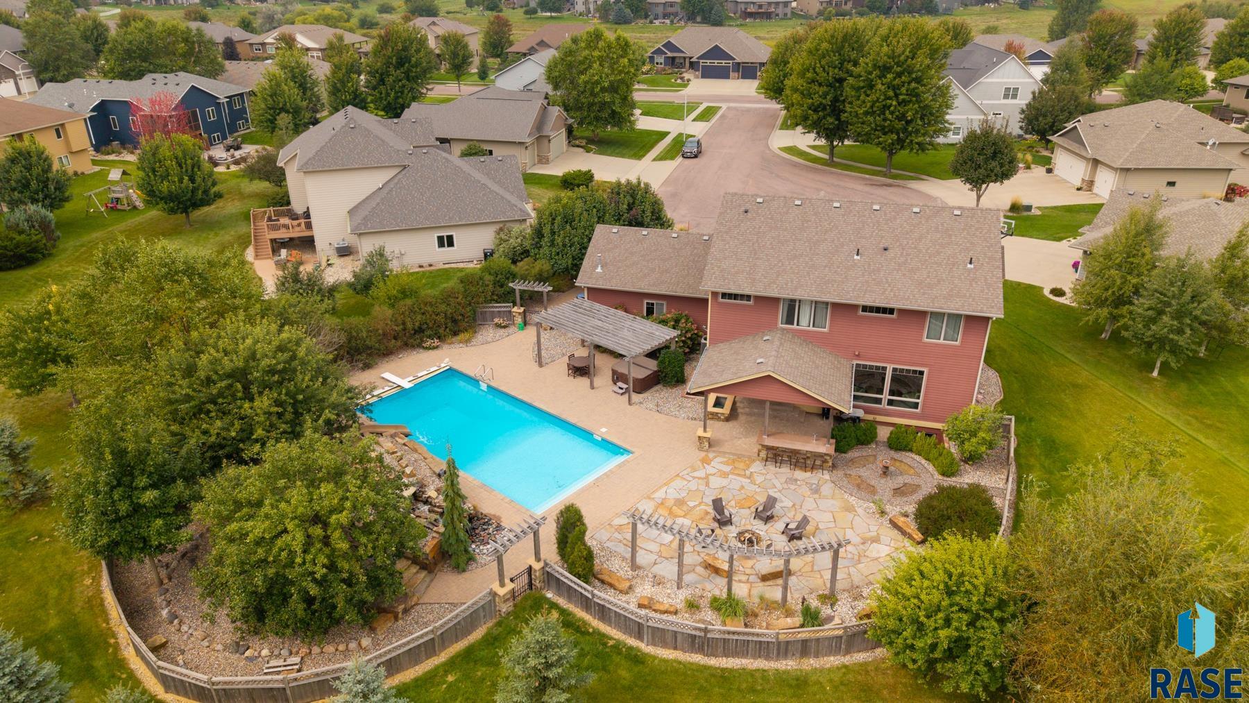 6813 E Limestone Cir