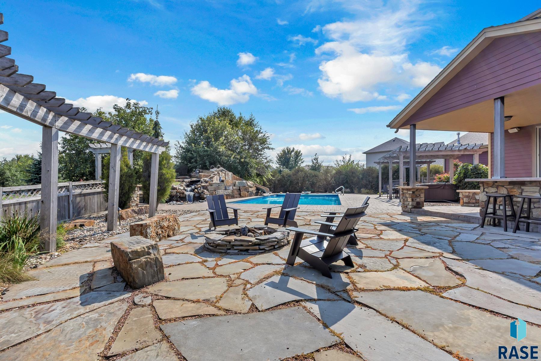 6813 E Limestone Cir