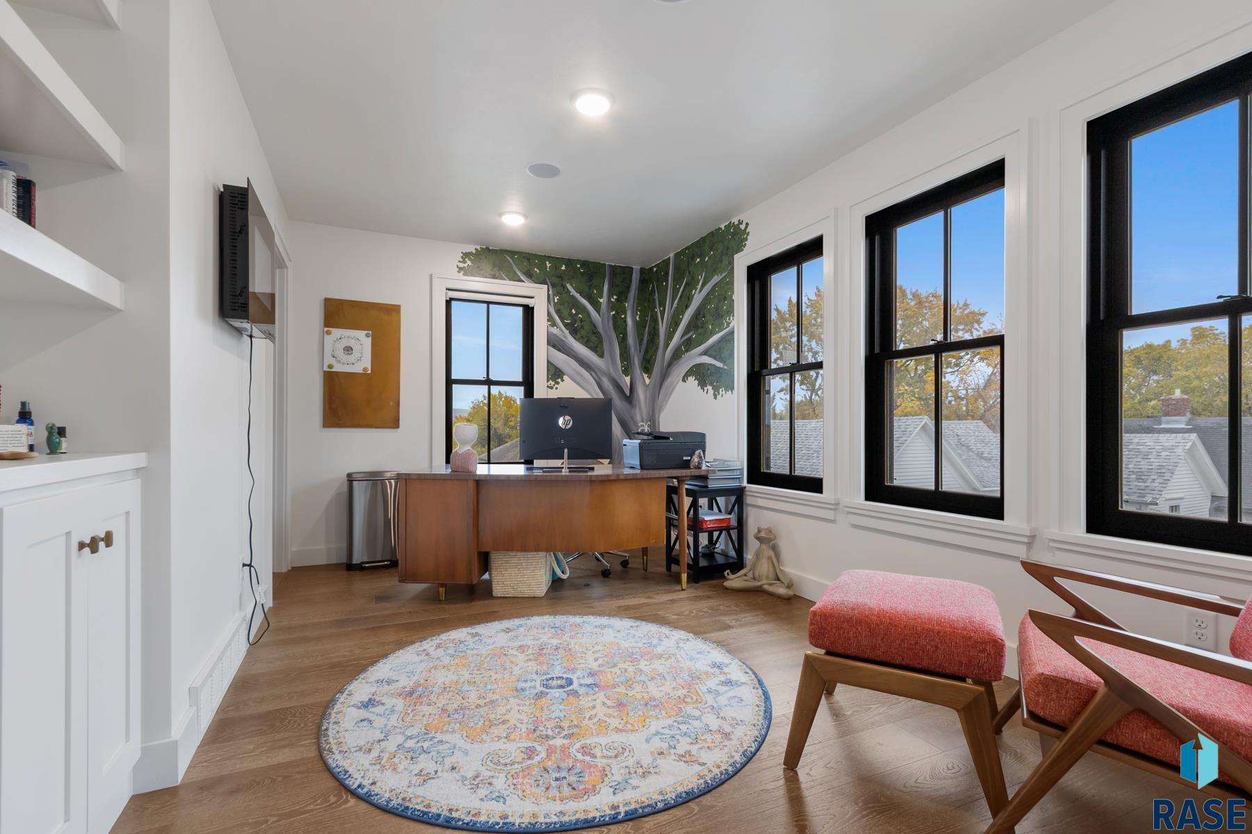 221 E 14th St