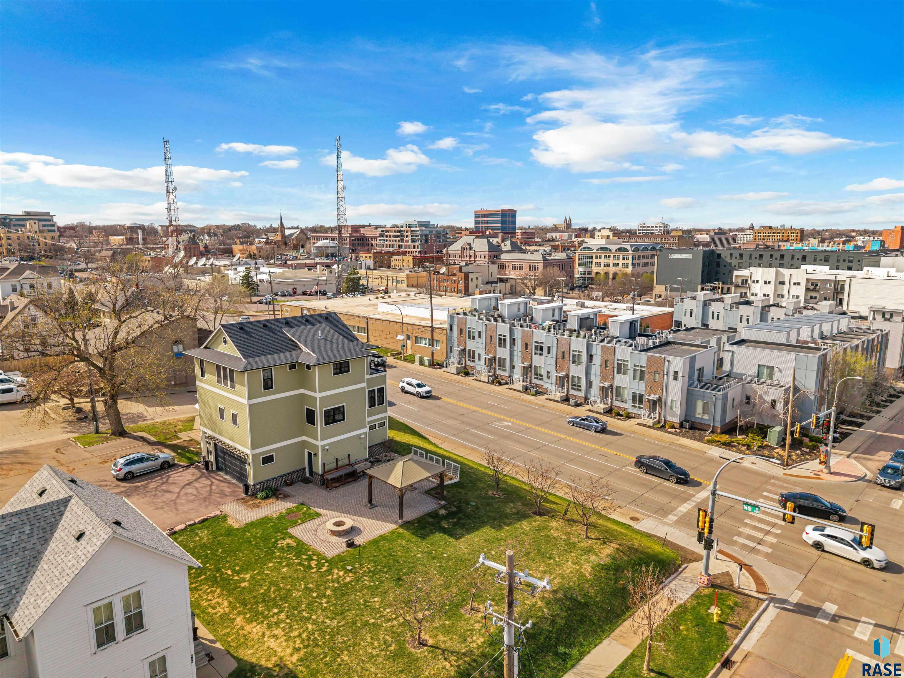 221 E 14th St