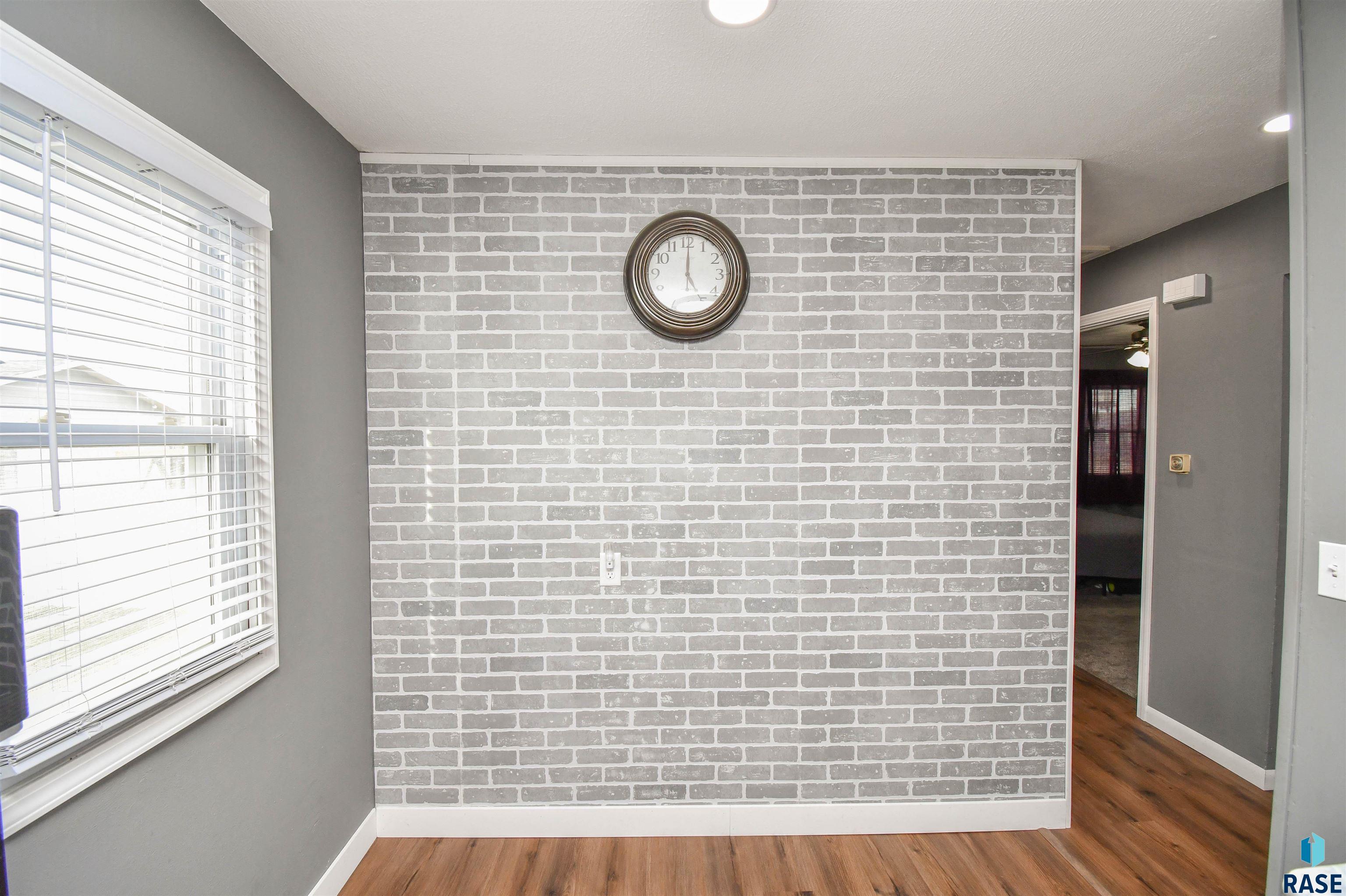 213 W 42nd St
