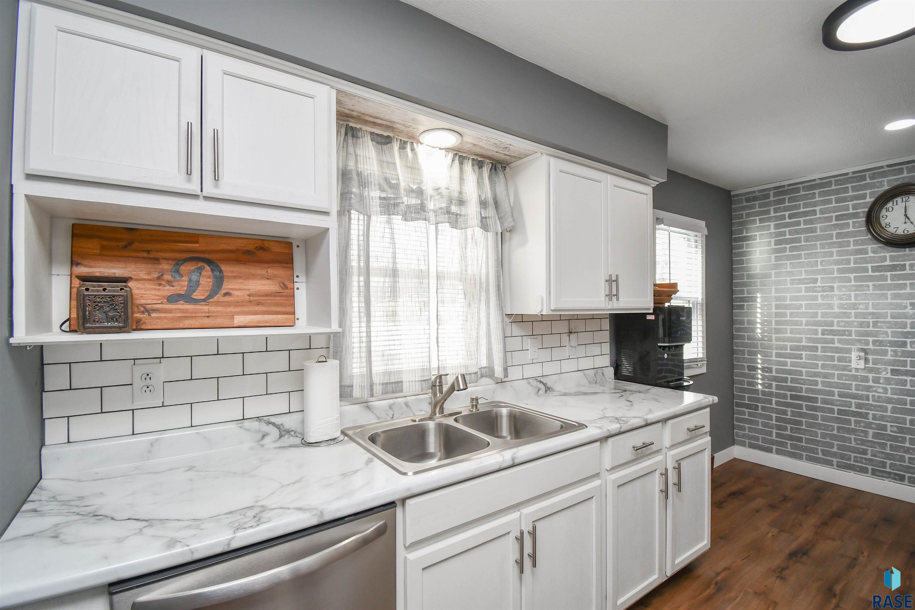 213 W 42nd St