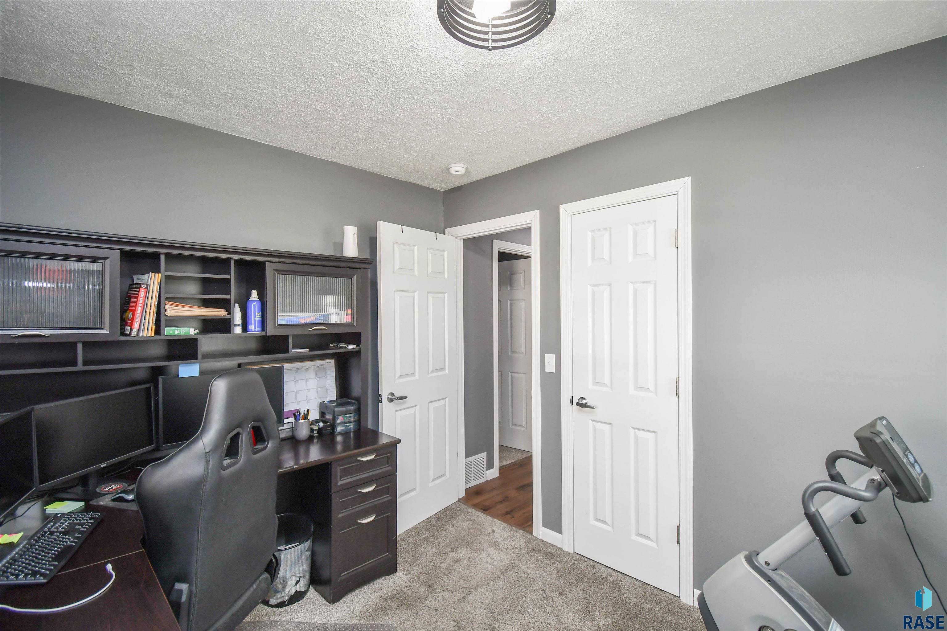 213 W 42nd St