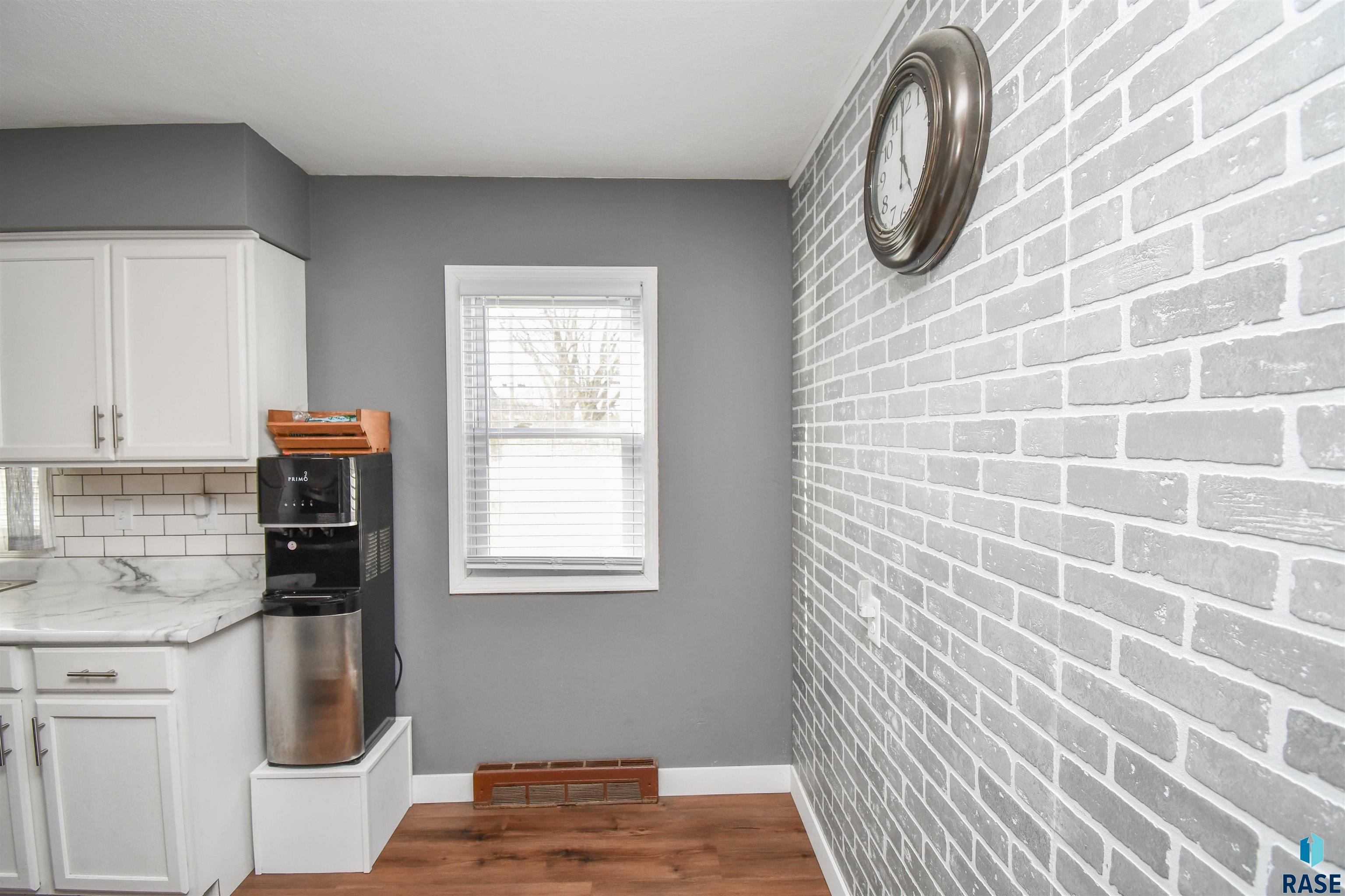 213 W 42nd St