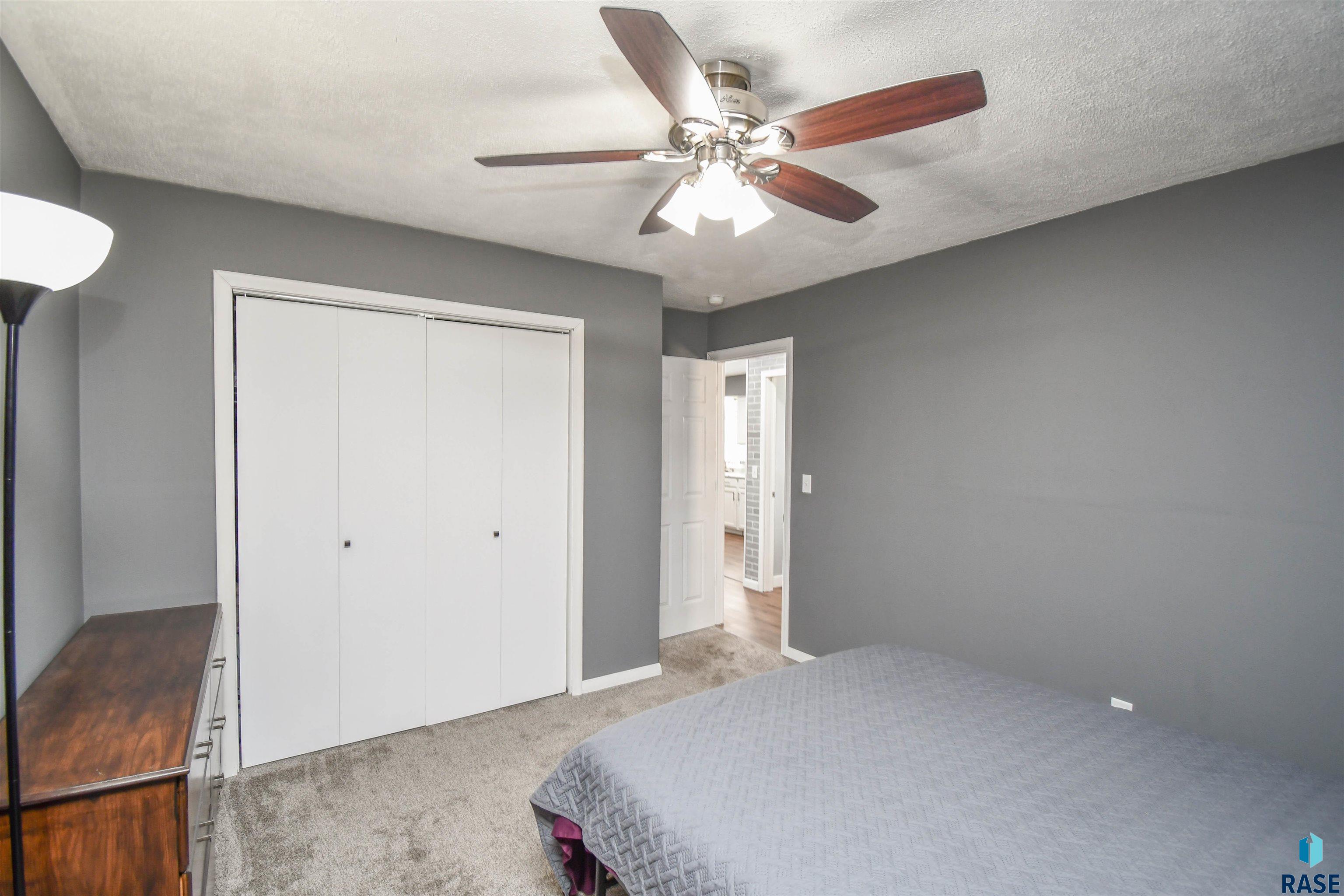 213 W 42nd St