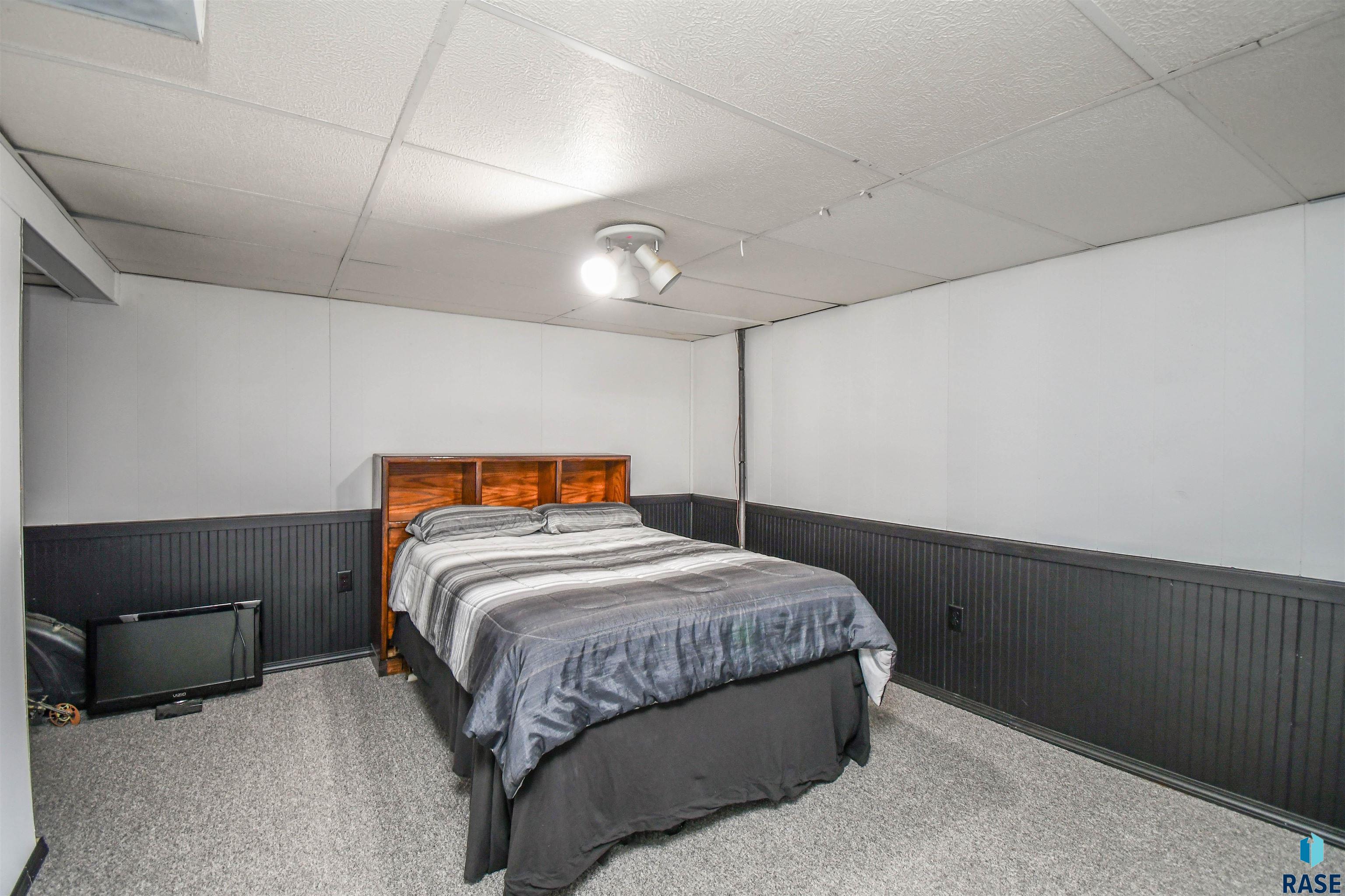 213 W 42nd St