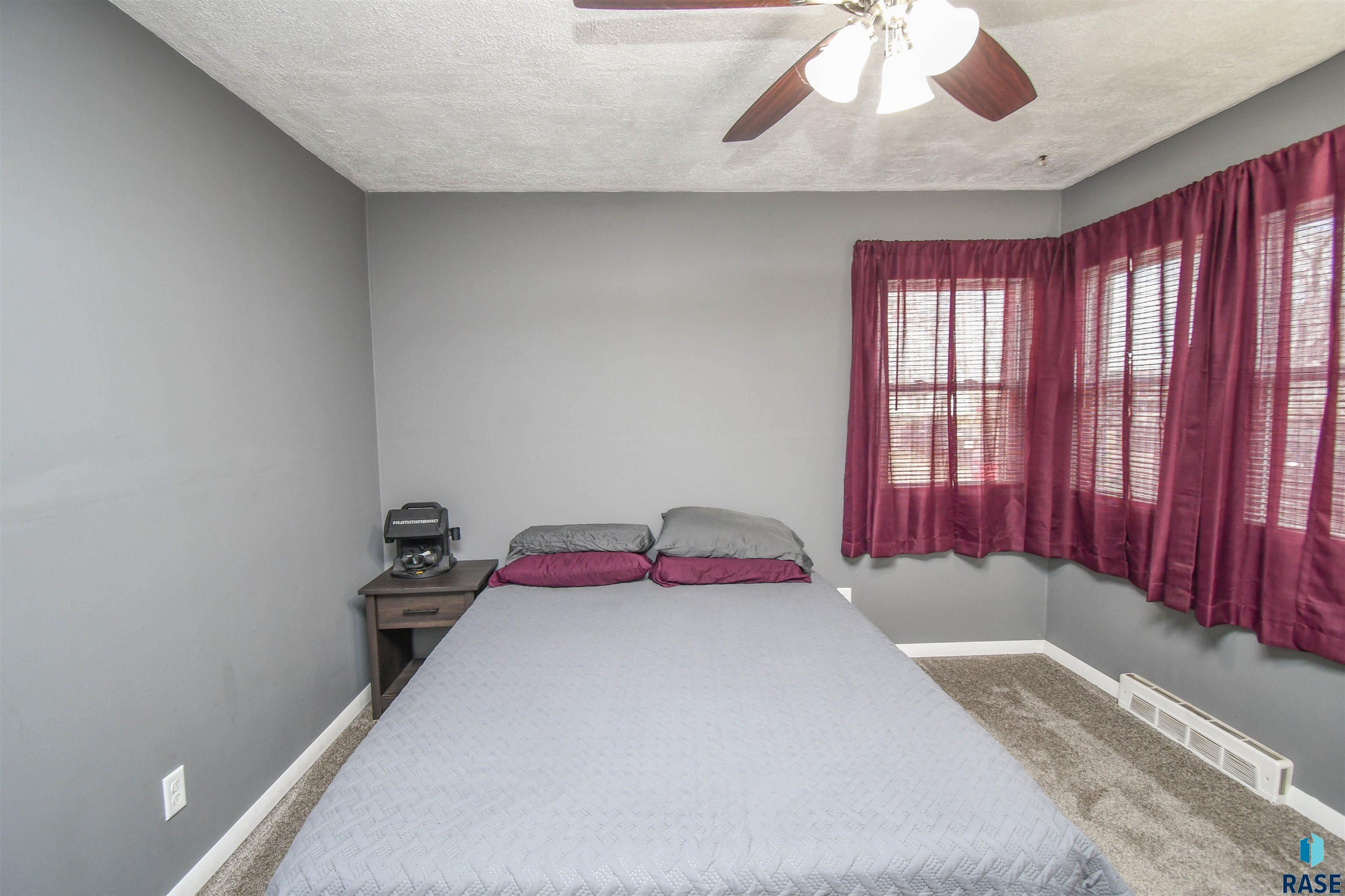 213 W 42nd St