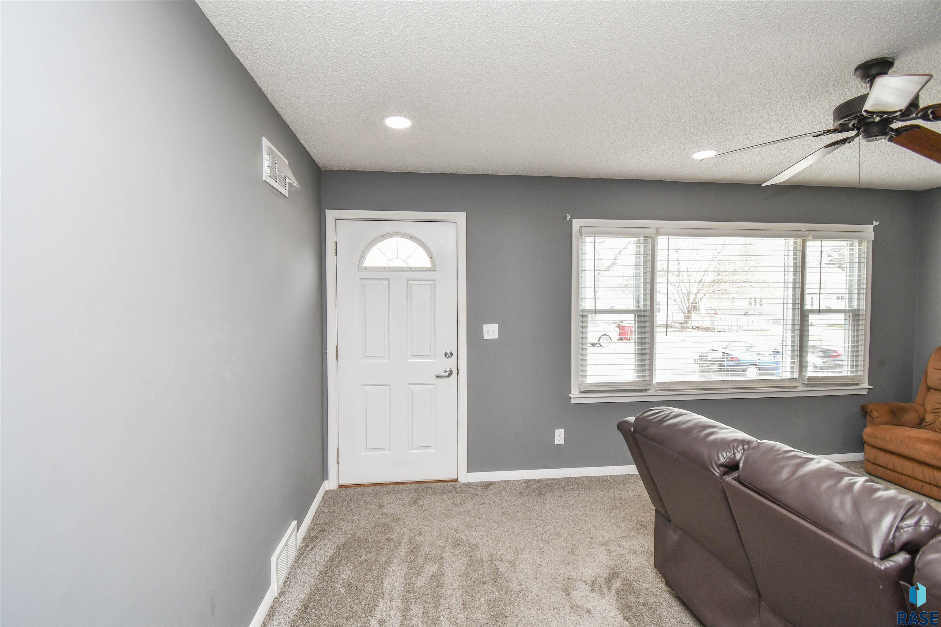 213 W 42nd St
