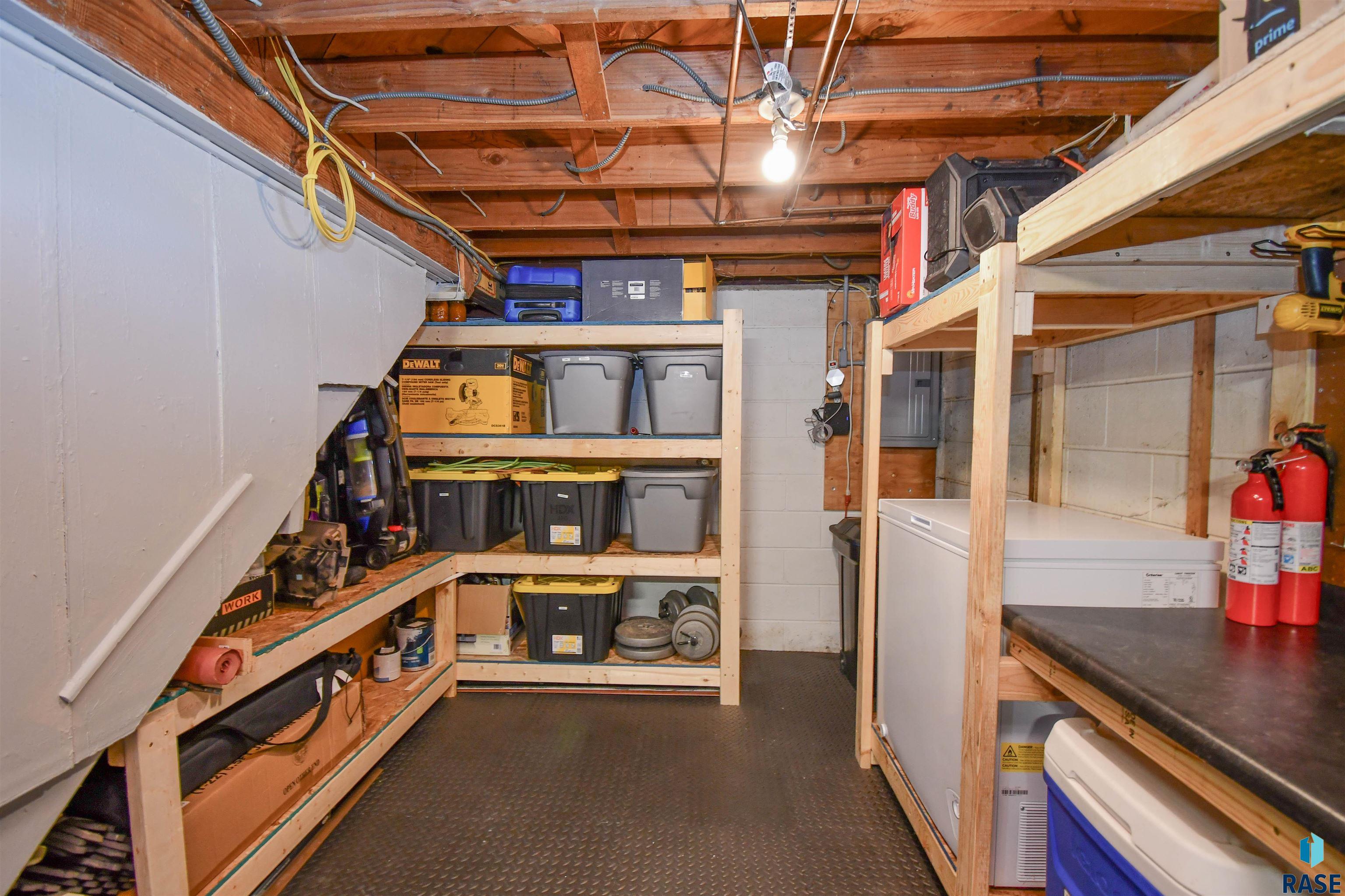 213 W 42nd St