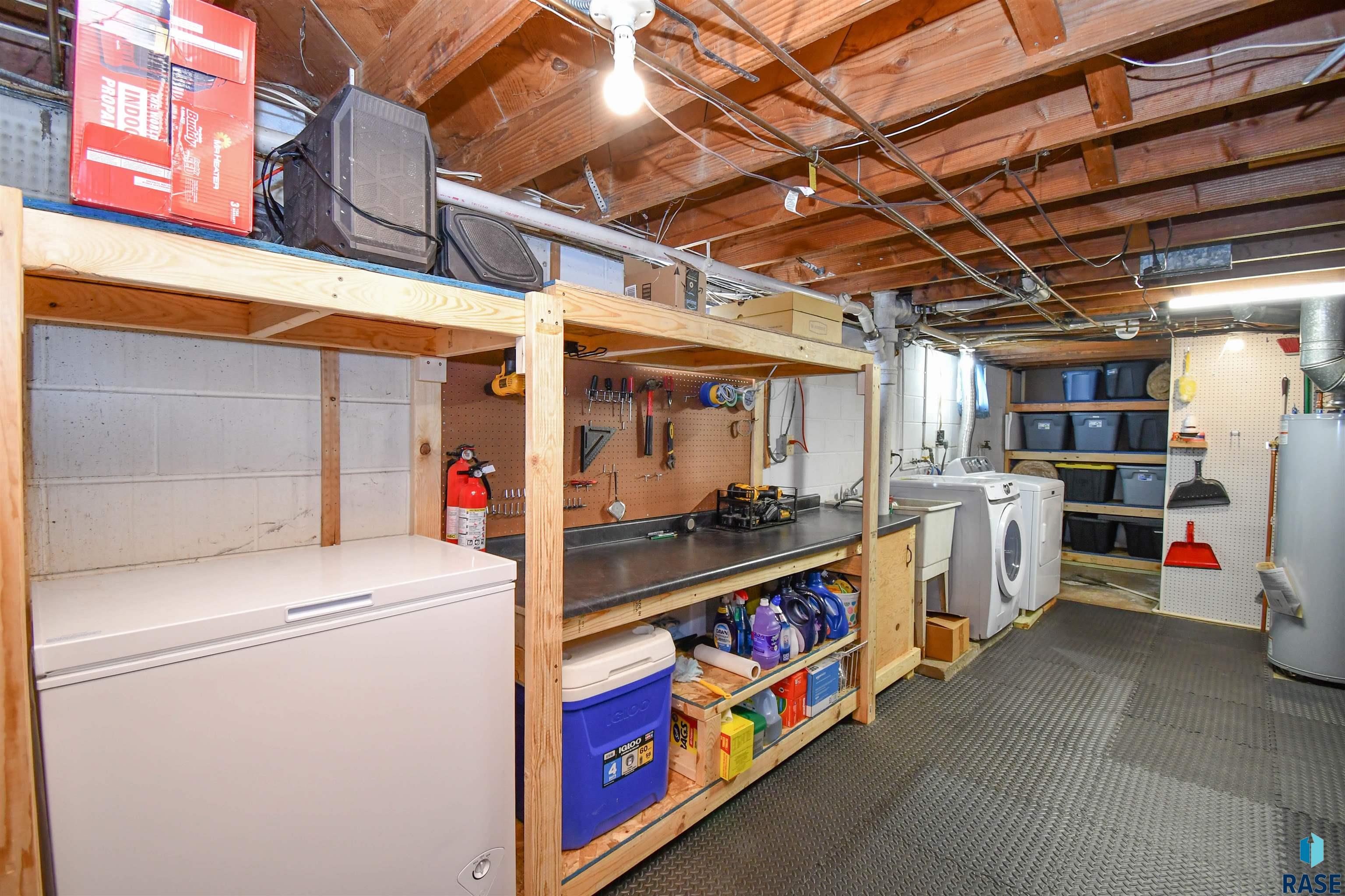 213 W 42nd St