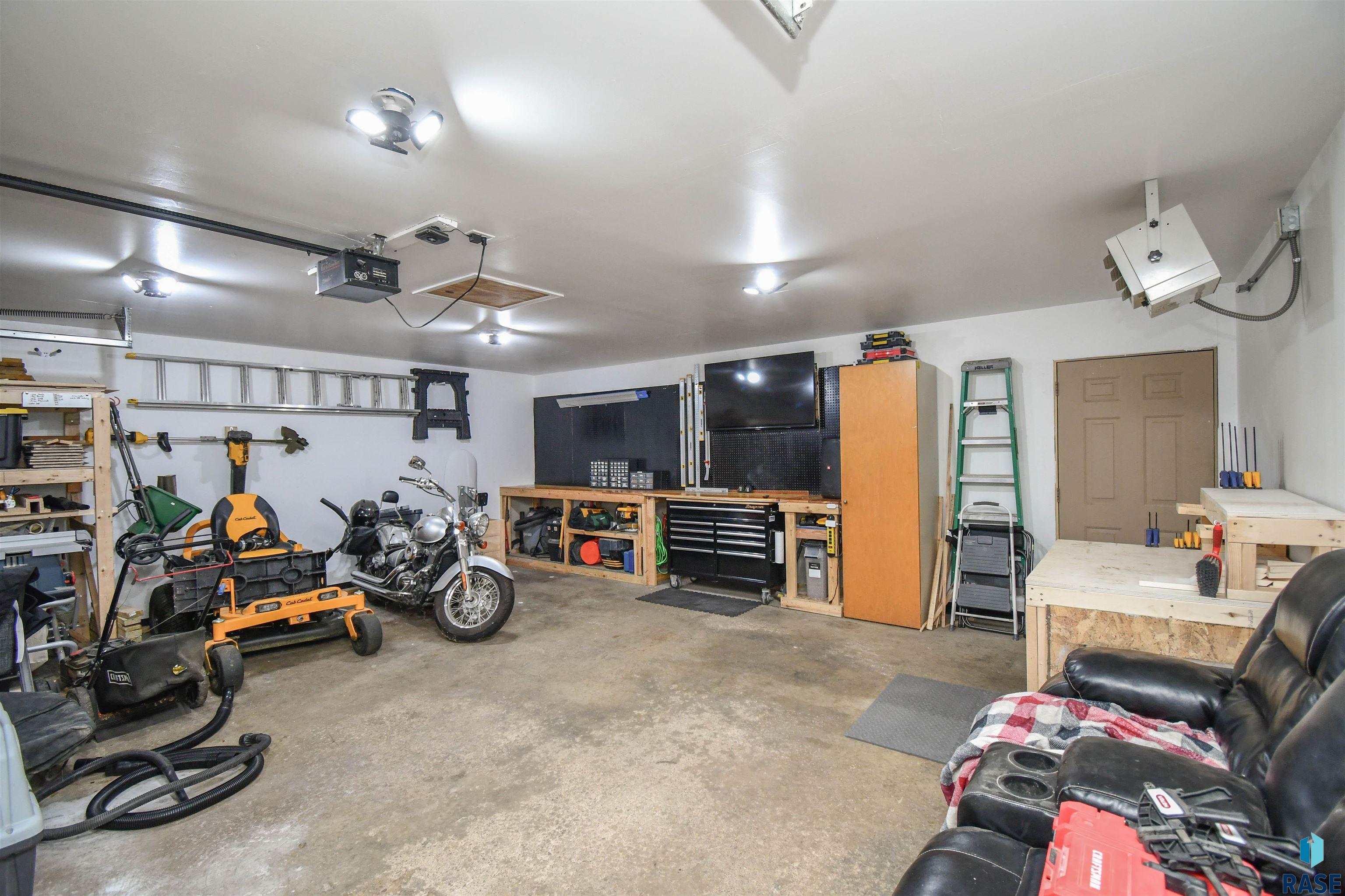 213 W 42nd St
