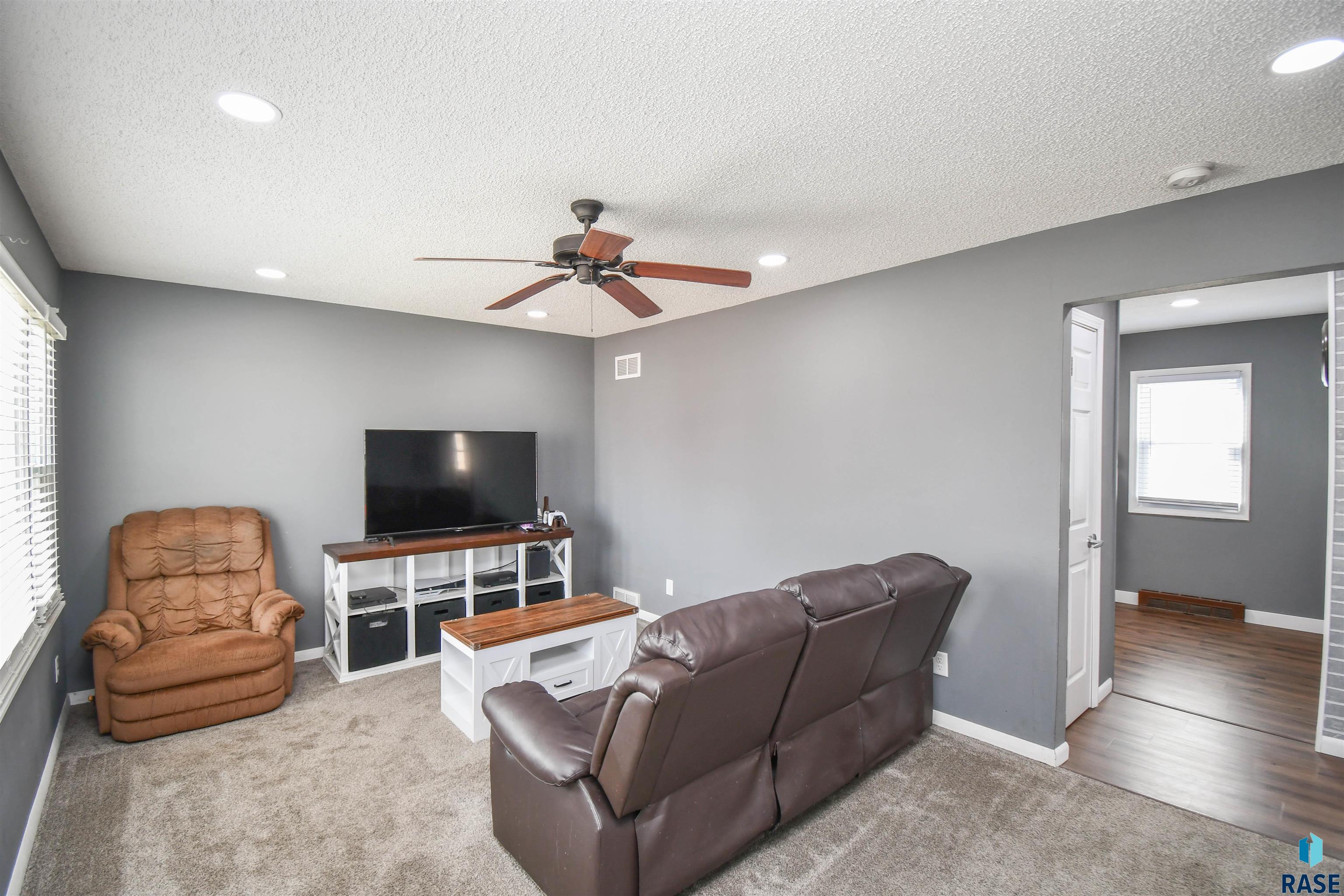 213 W 42nd St