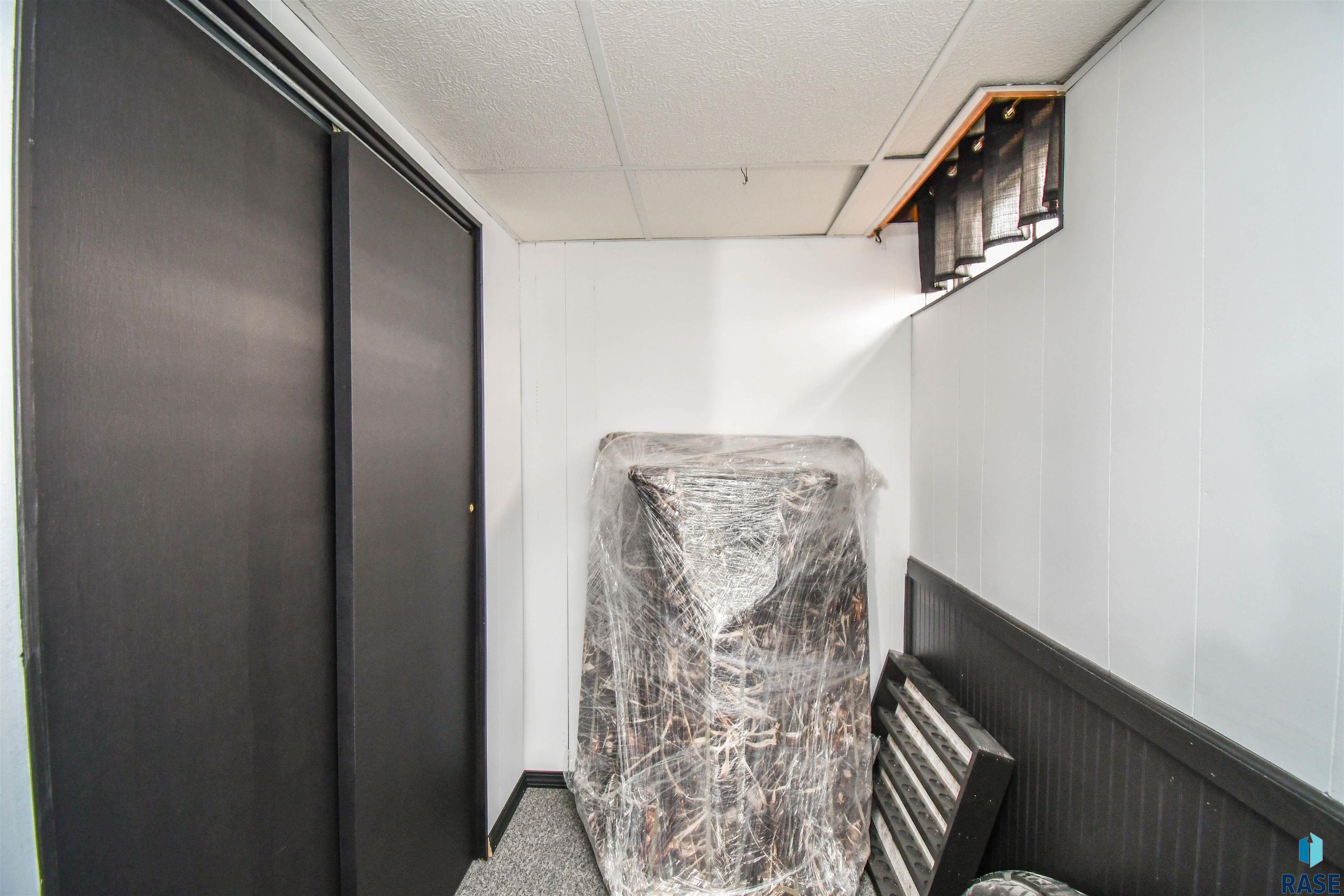 213 W 42nd St