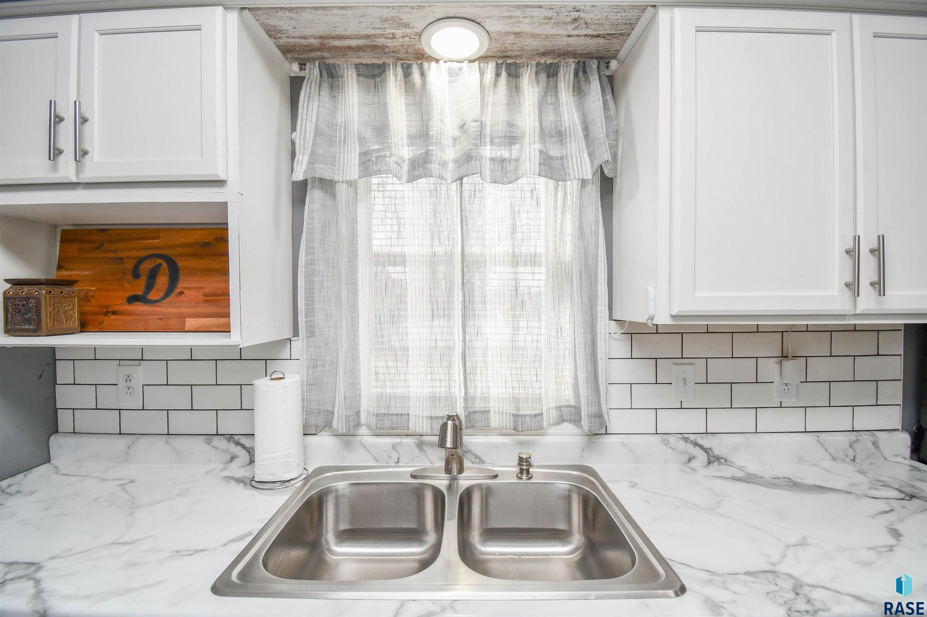 213 W 42nd St