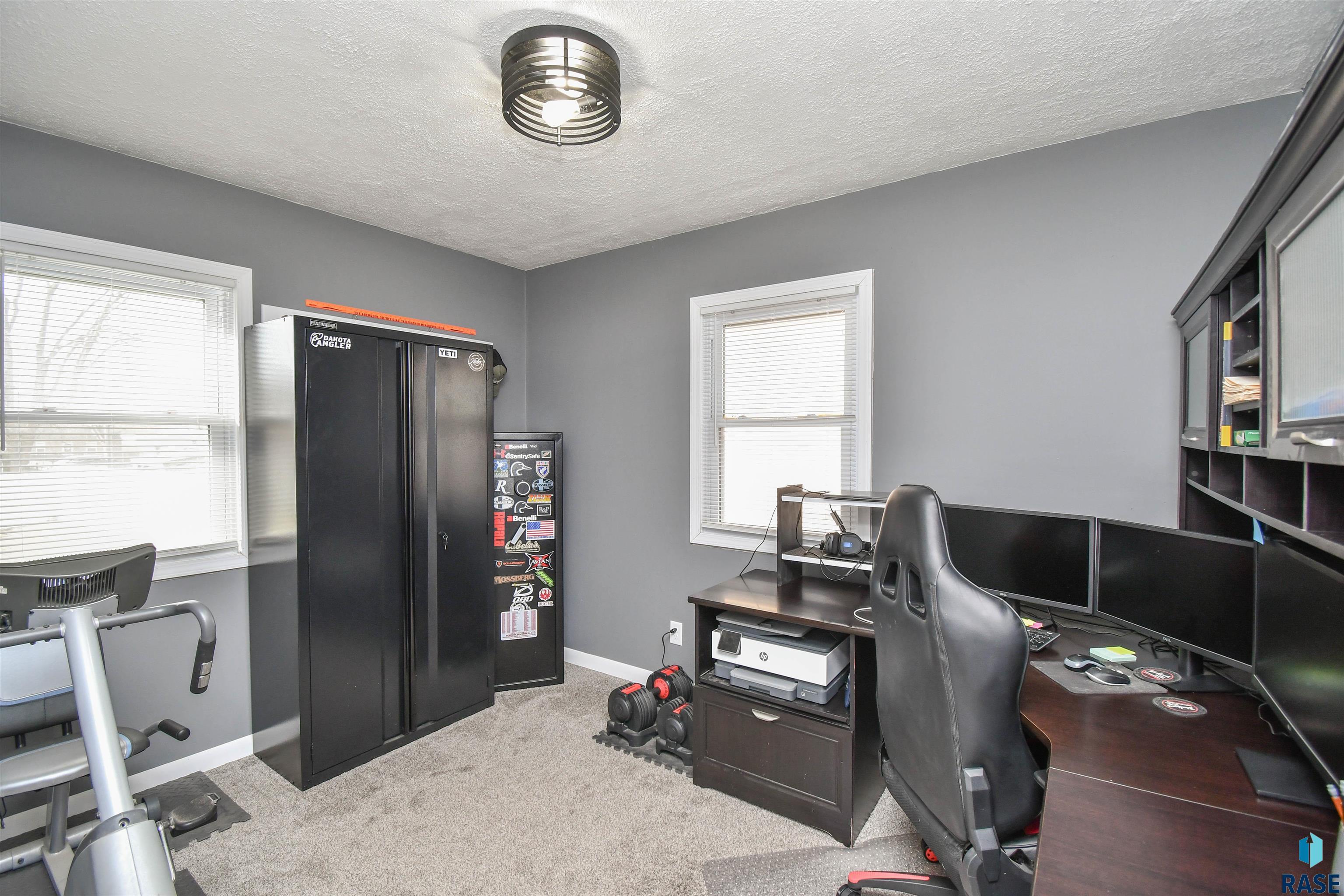 213 W 42nd St