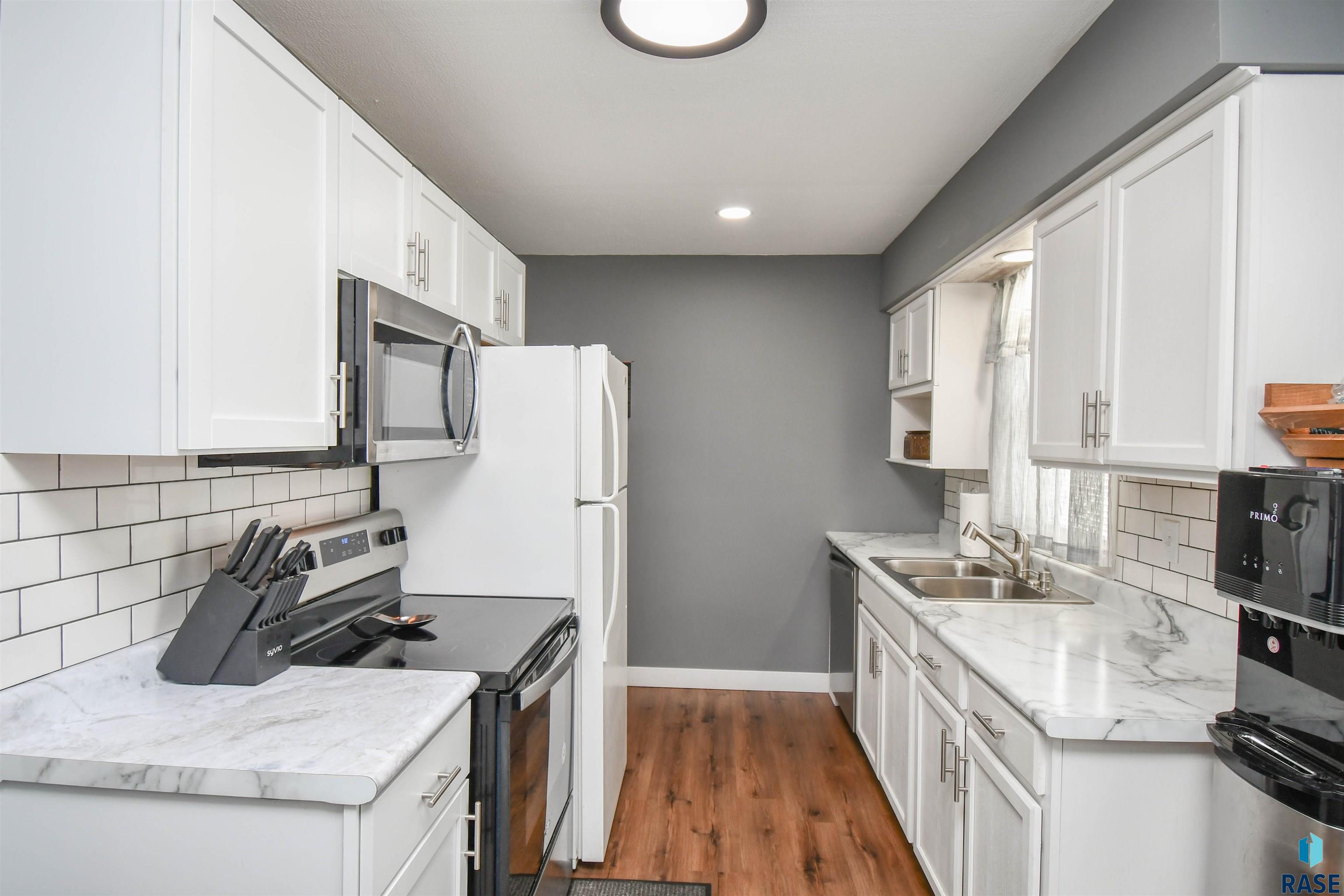 213 W 42nd St