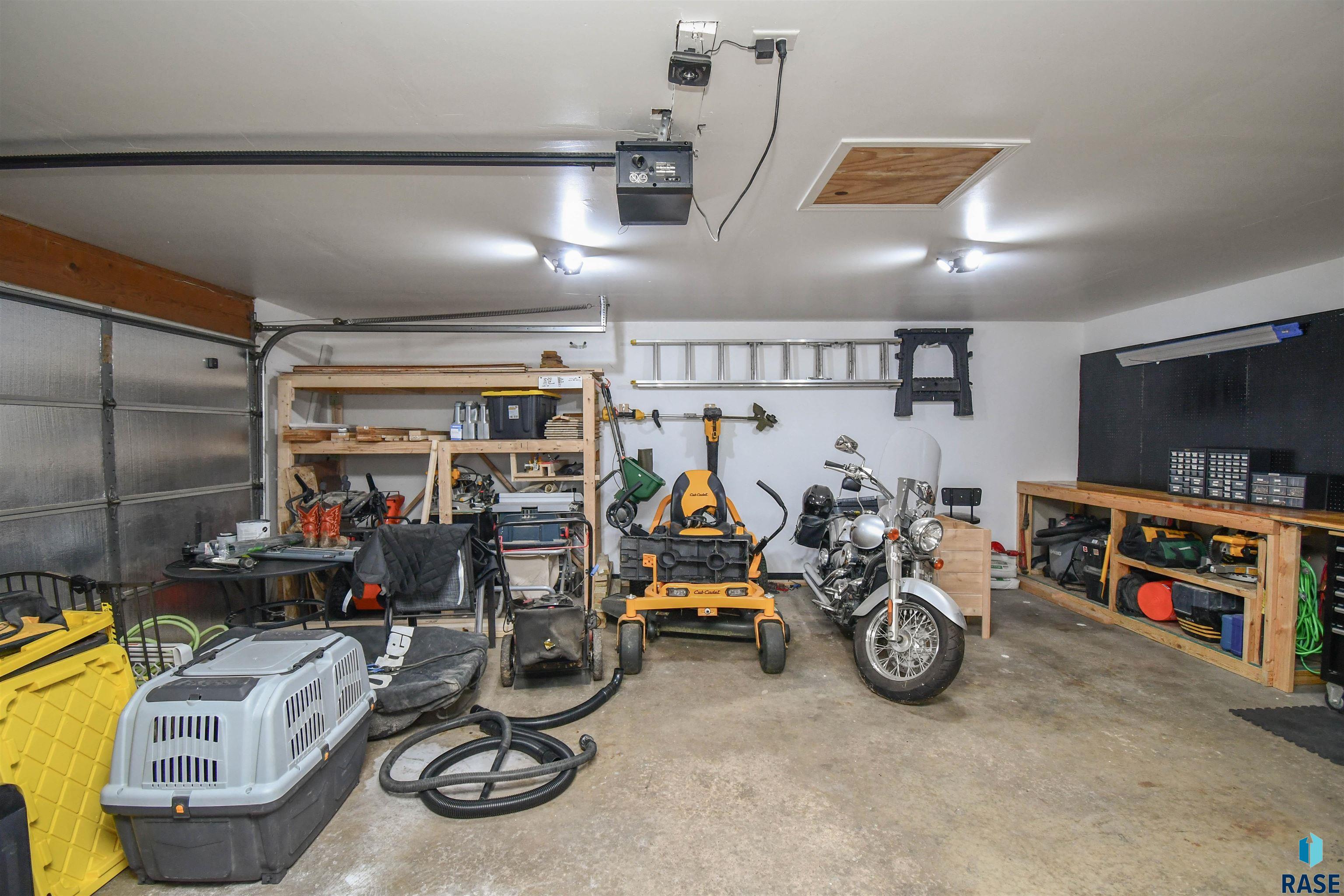 213 W 42nd St