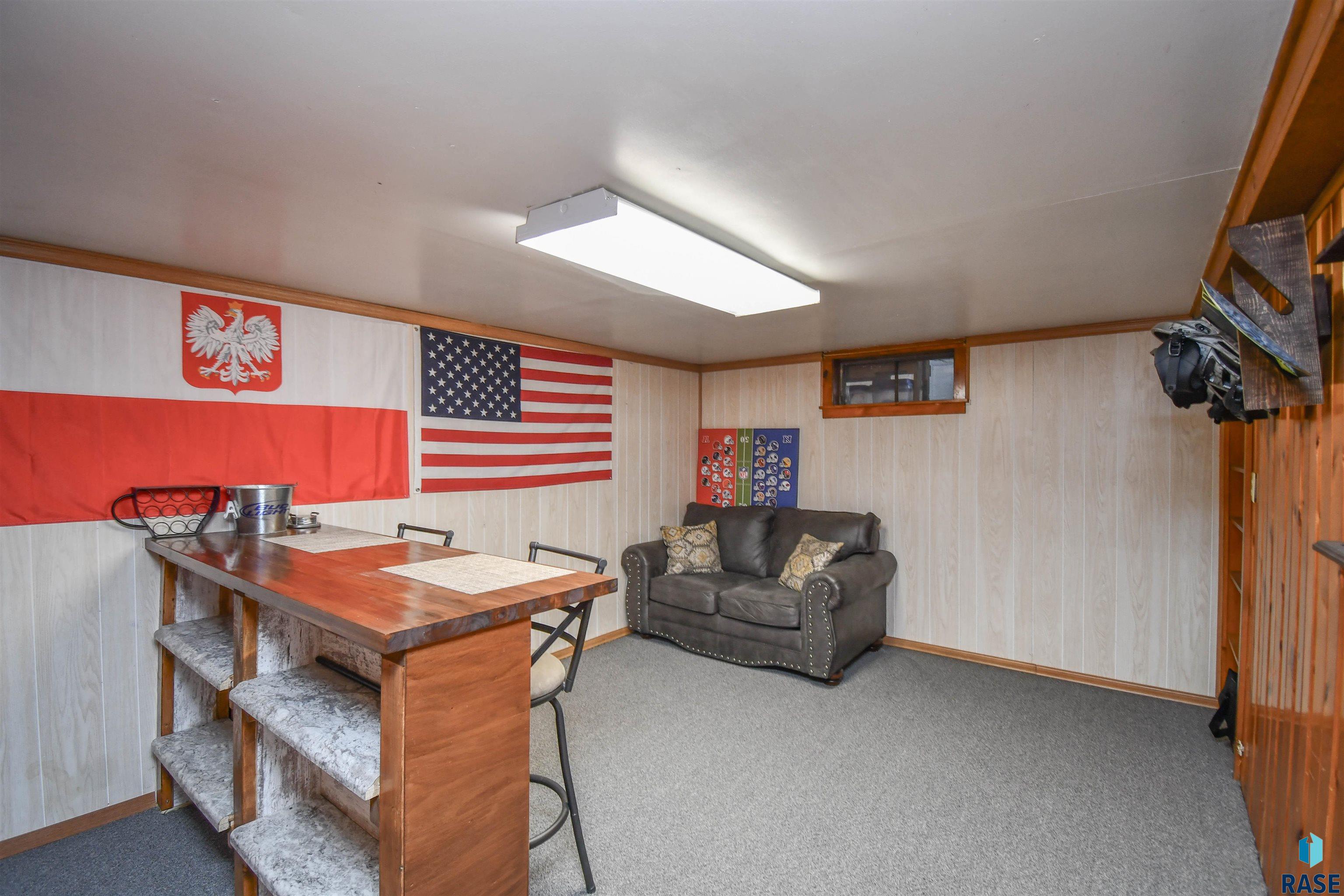 213 W 42nd St