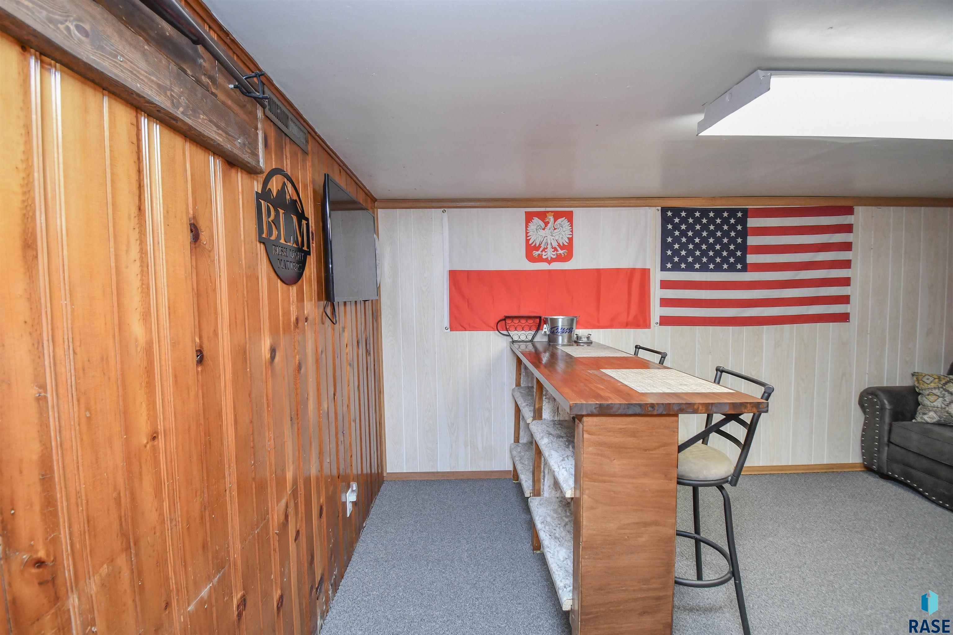 213 W 42nd St