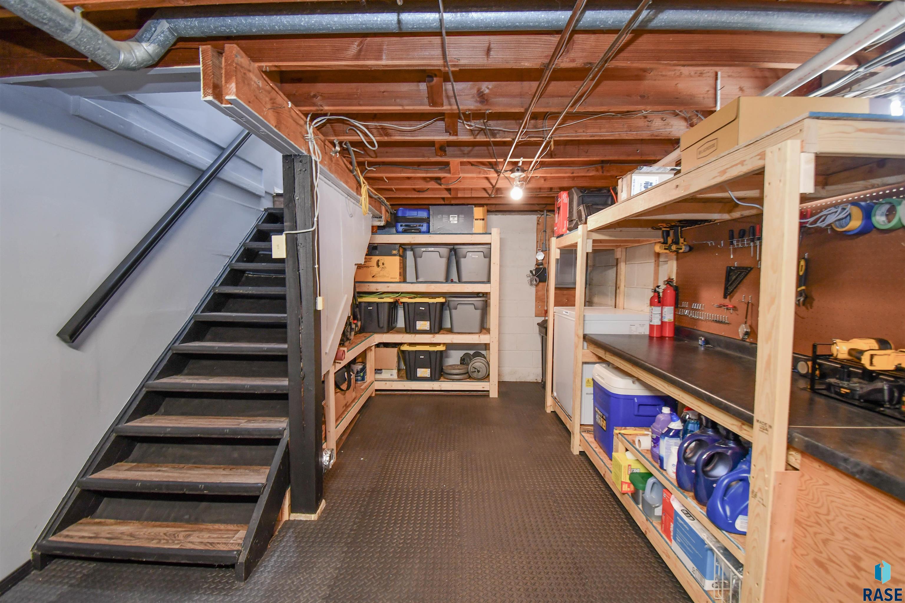 213 W 42nd St