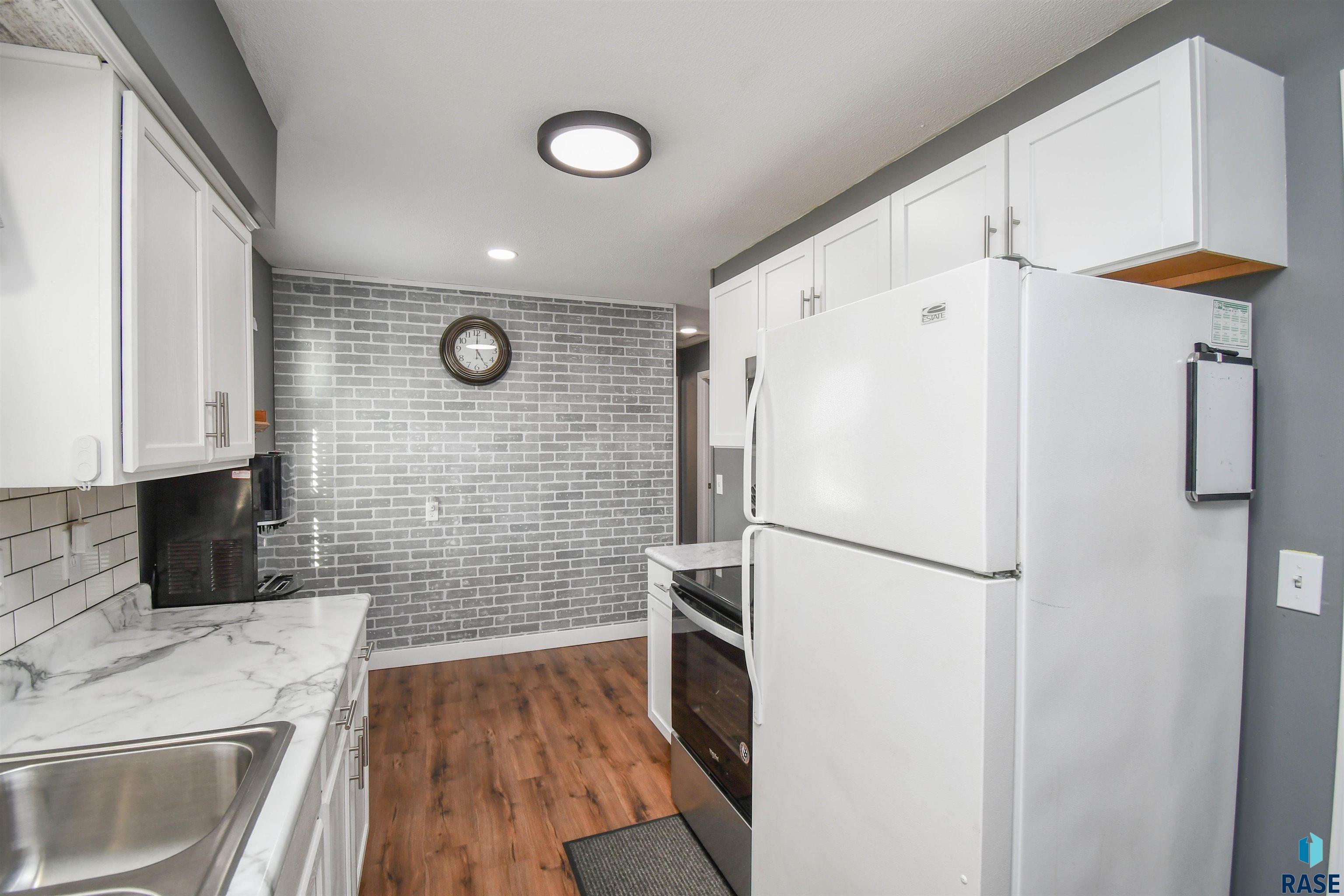 213 W 42nd St