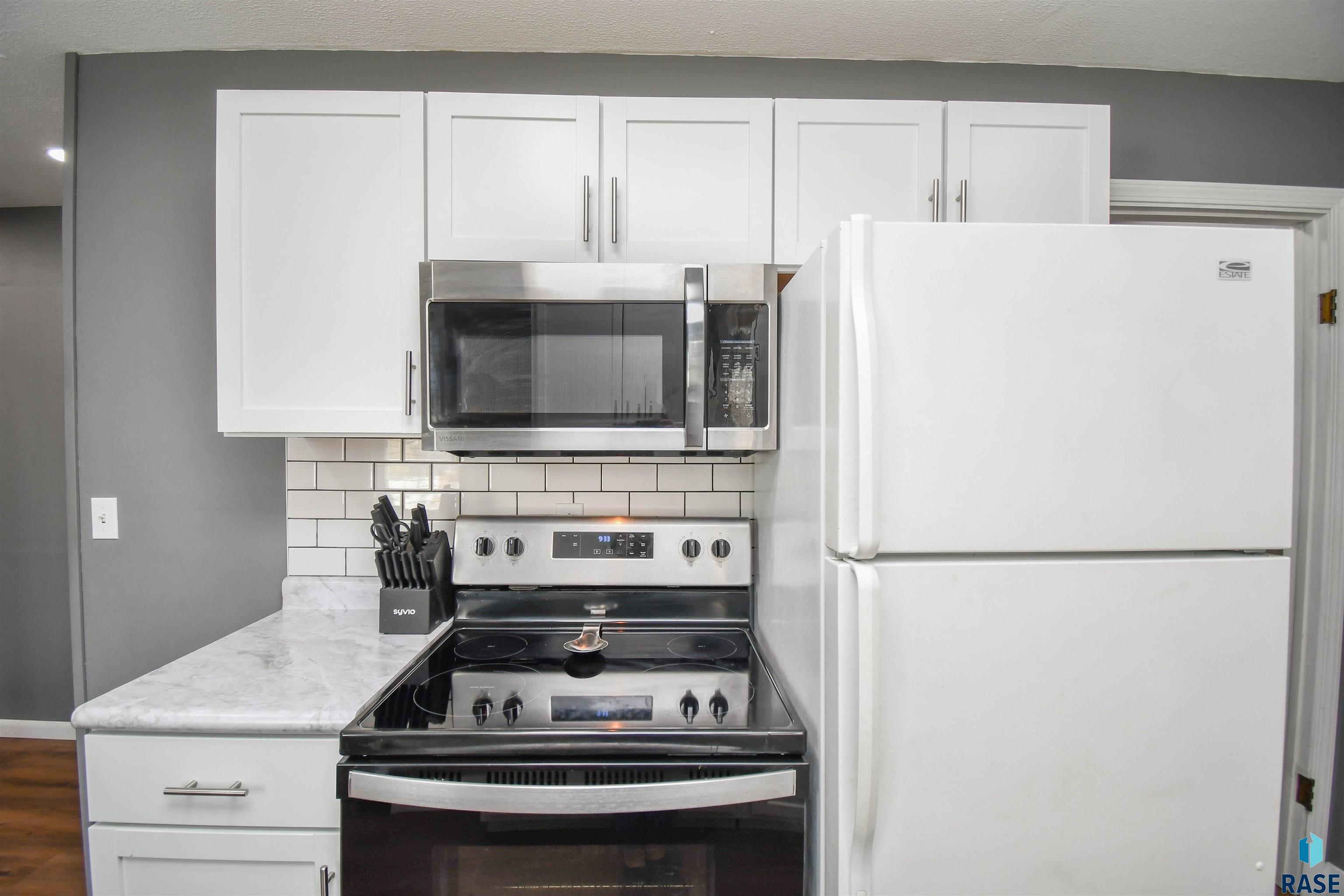 213 W 42nd St