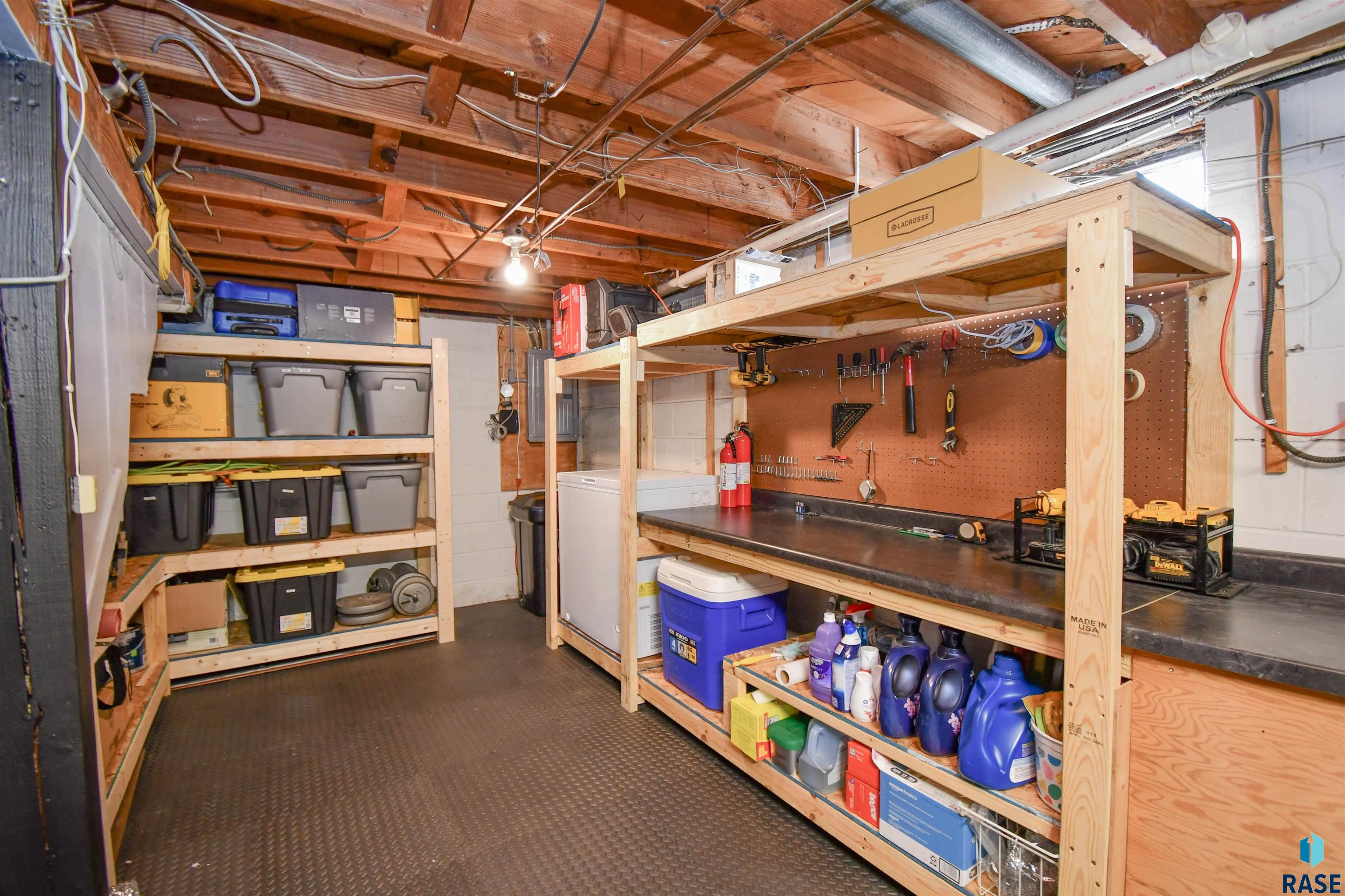 213 W 42nd St