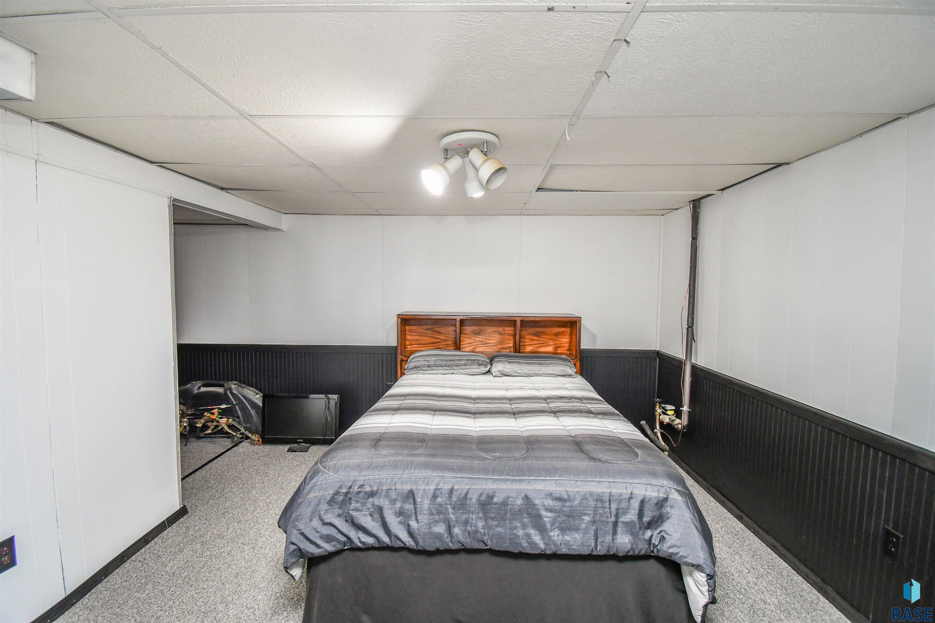 213 W 42nd St