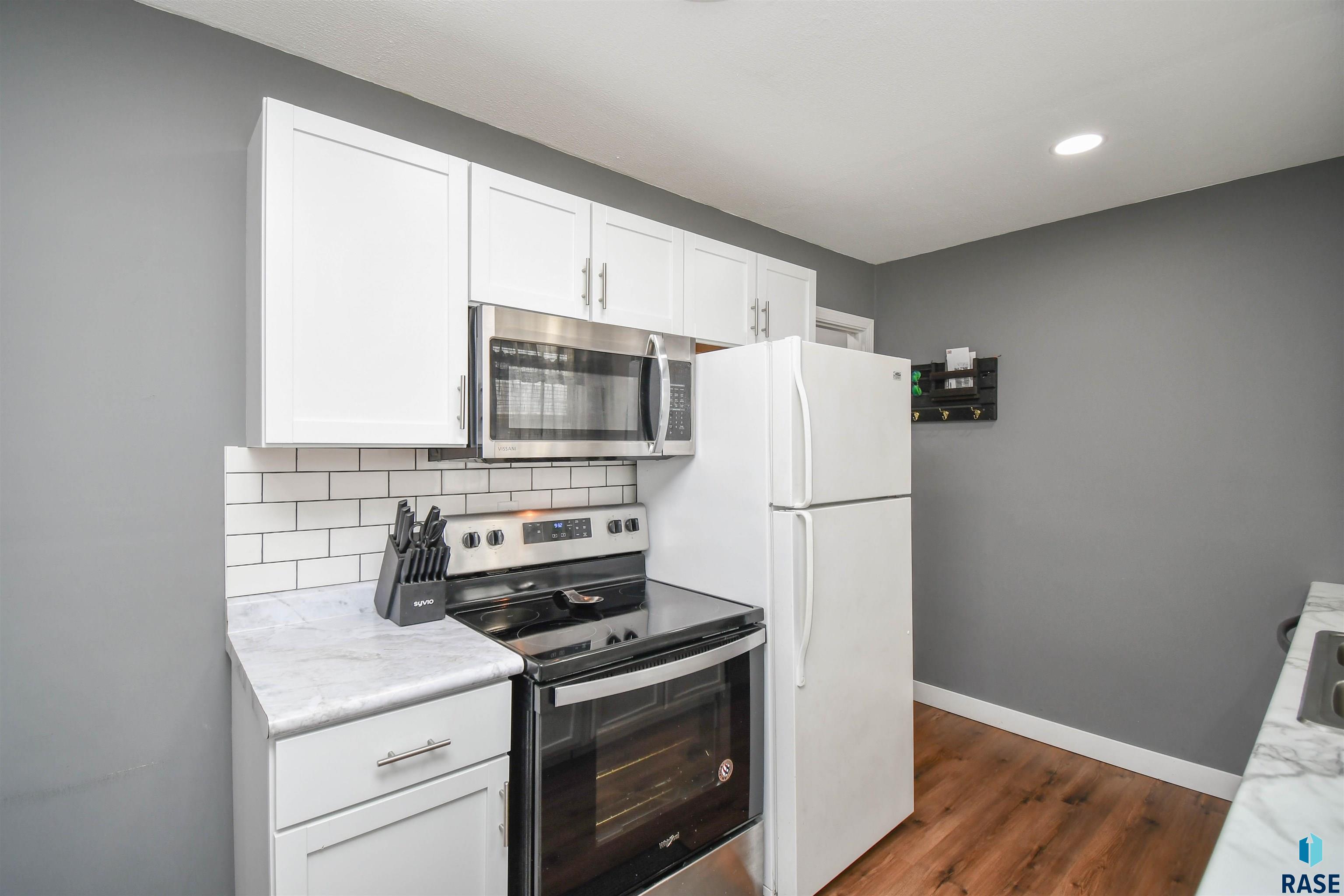 213 W 42nd St