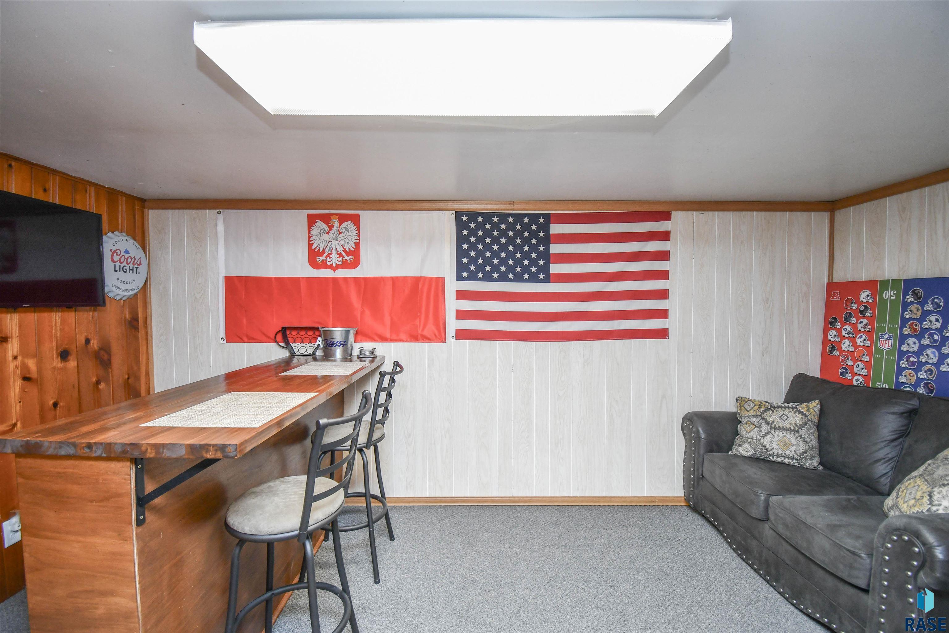 213 W 42nd St