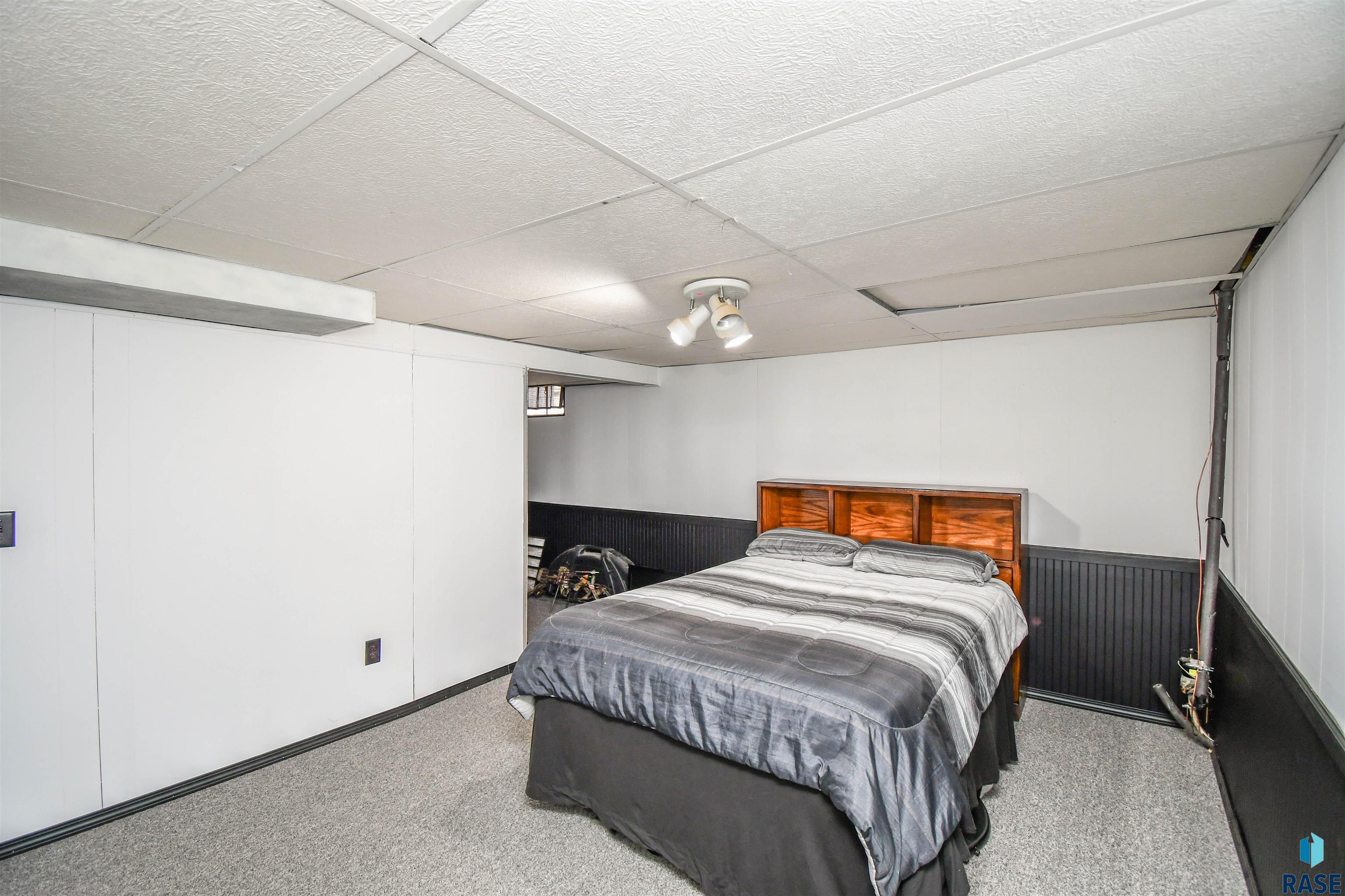 213 W 42nd St