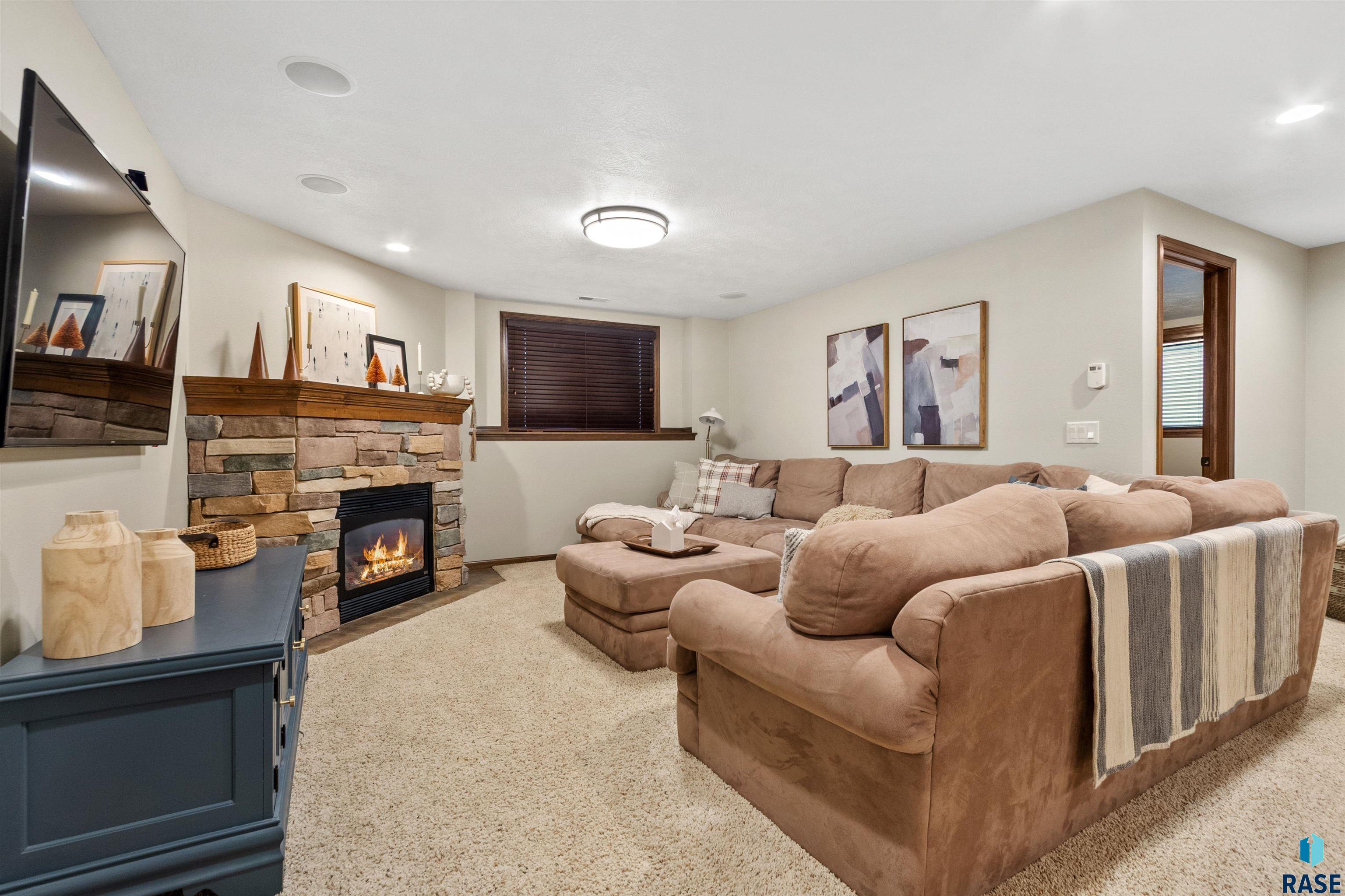 3109 S Groveland Dr