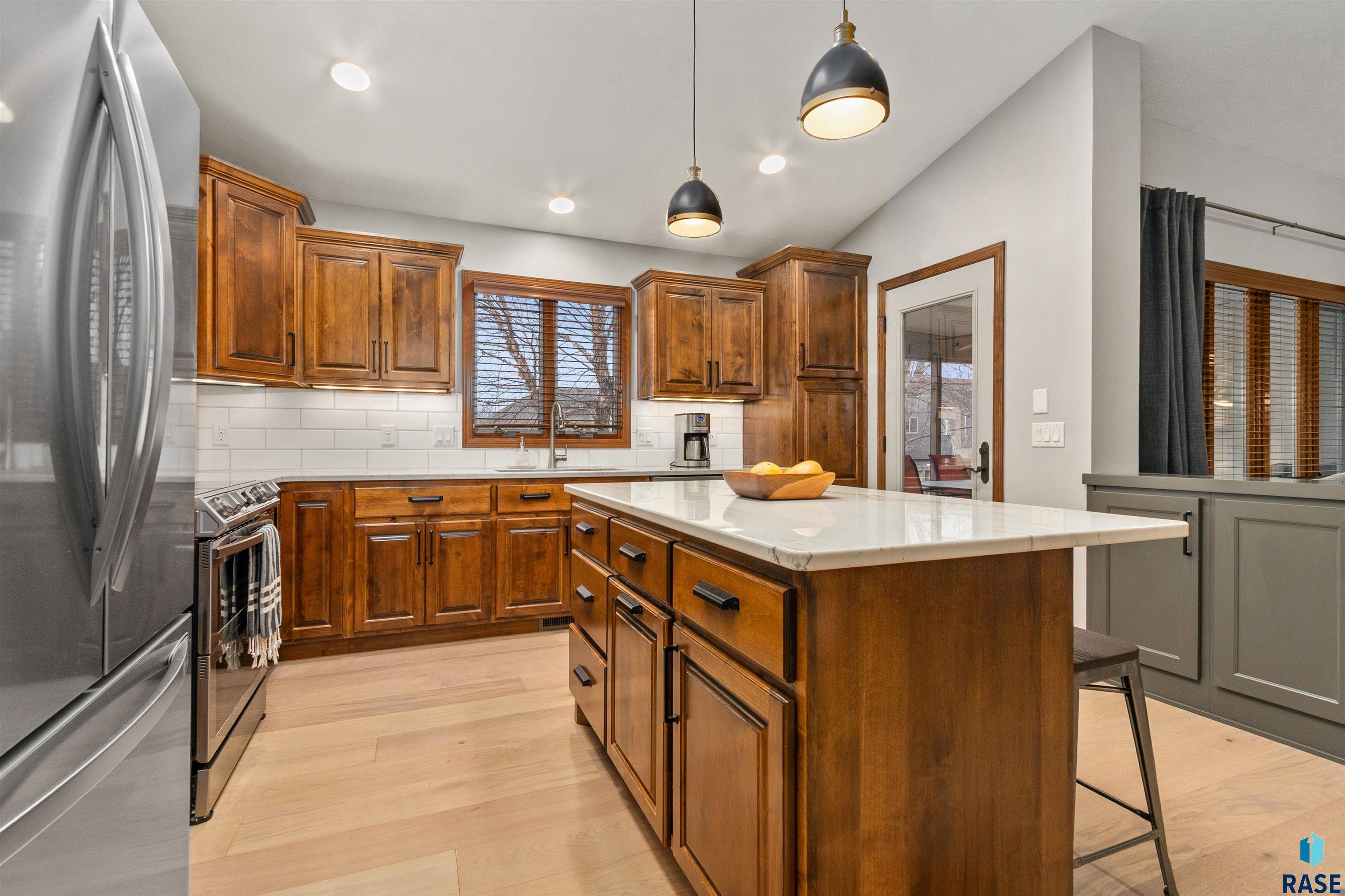 3109 S Groveland Dr