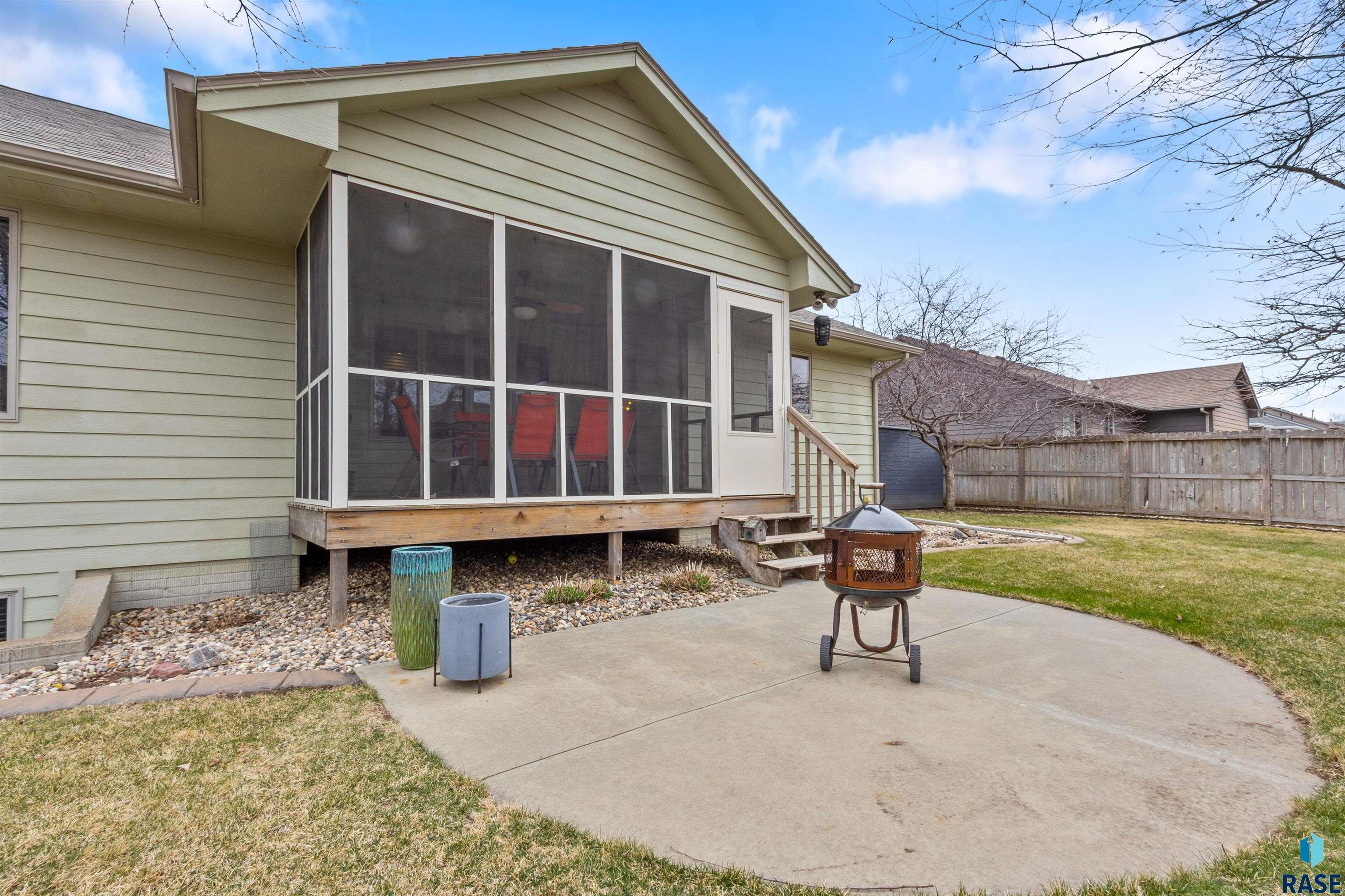 3109 S Groveland Dr